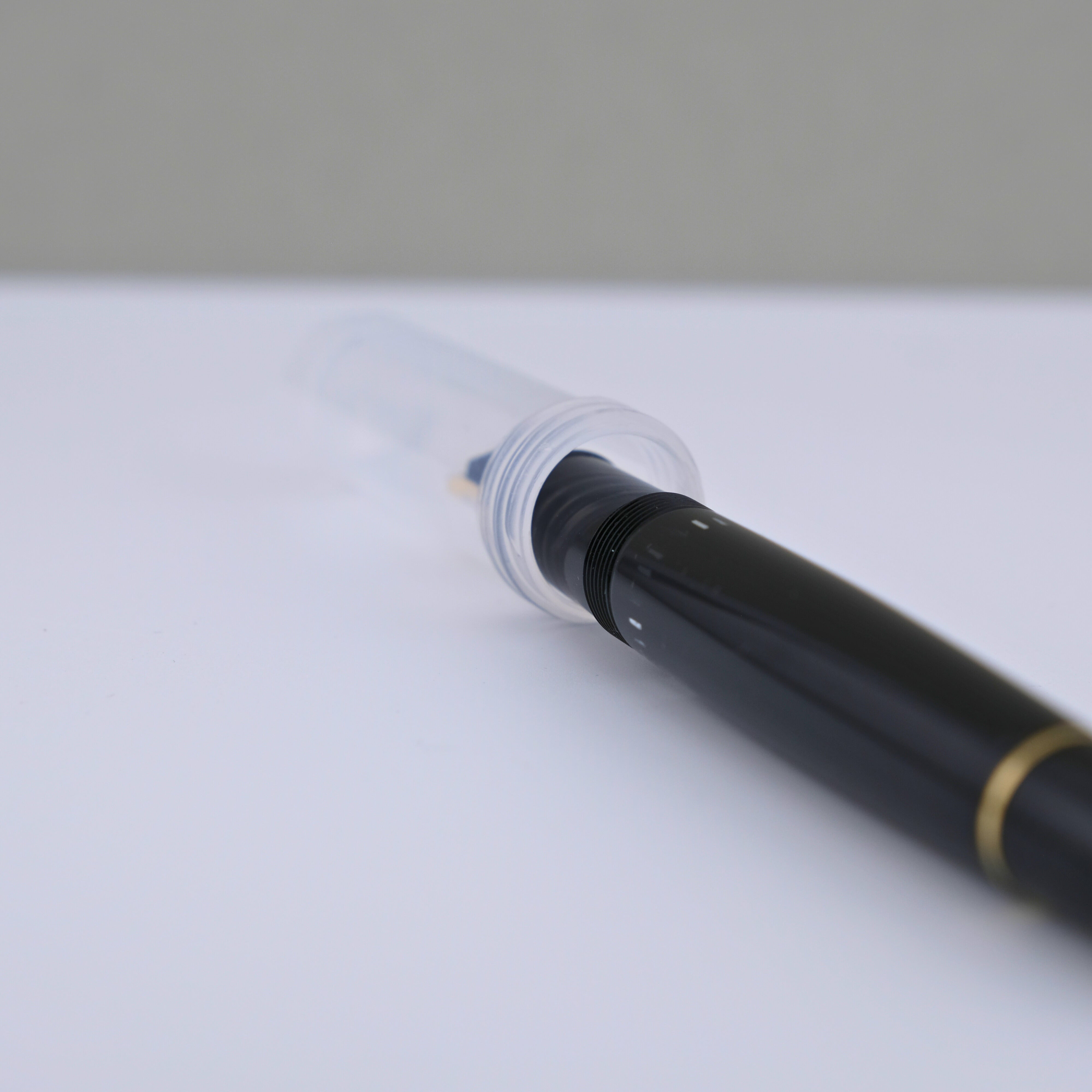 Plastikröhrchen und Pipetten für Tintenproben
