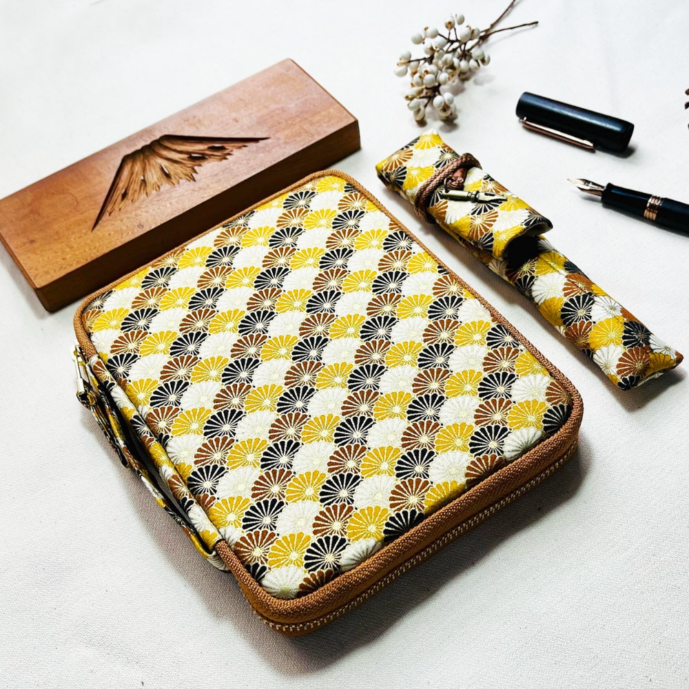 Kyoku haku Seigaiha yellow Zippered Pen Case für 10 Schreibgeräte