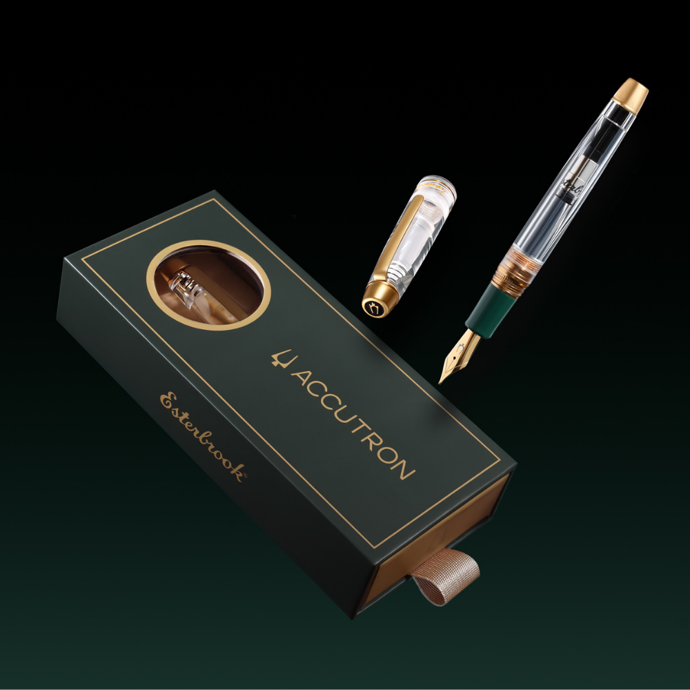 Esterbrook × Accutron Spaceview Gold Trim Füllfederhalter aus transparentem Acryl mit grünem Griffstück und vergoldeten Metallteilen