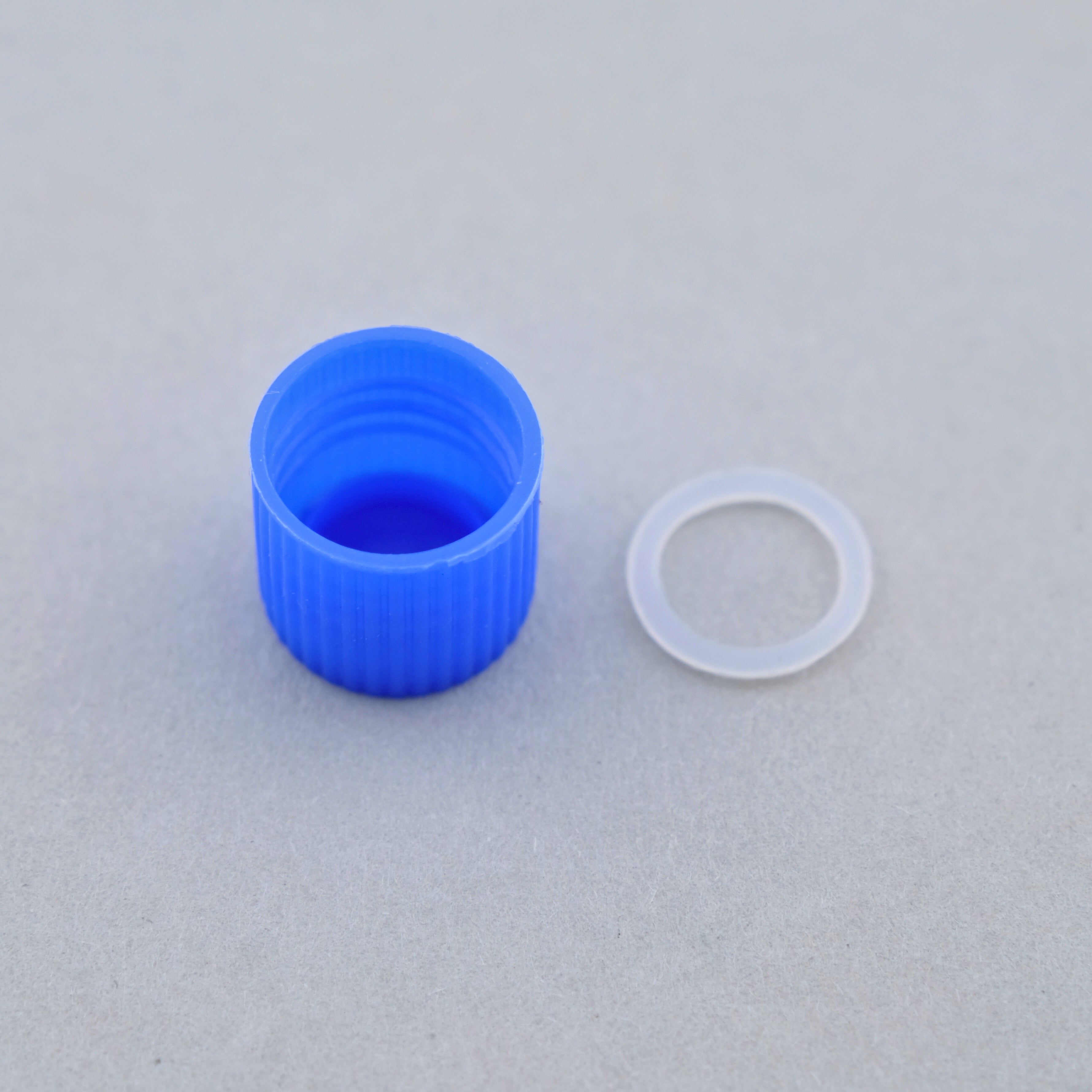 Plastikröhrchen und Pipetten für Tintenproben