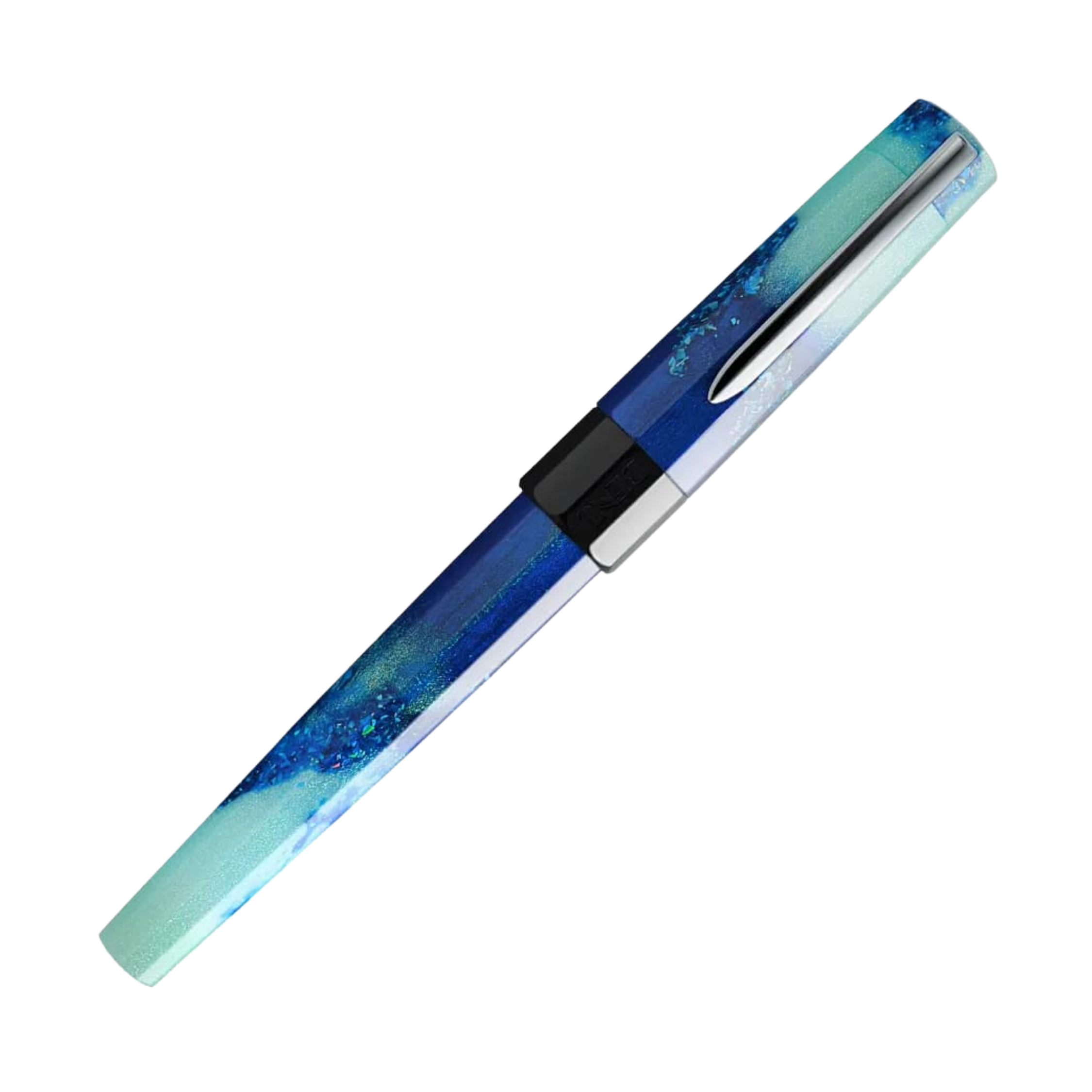 Benu Euphoria Big Wave Füllfederhalter aus ozeanblauem und türkisem Resin mit weißen Wellenakzenten und Edelstahlclip