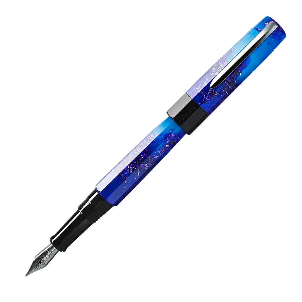 Benu Euphoria Scent of Irises Füllfederhalter aus violettem und lila Resin mit zarten Blütenakzenten und Edelstahlclip