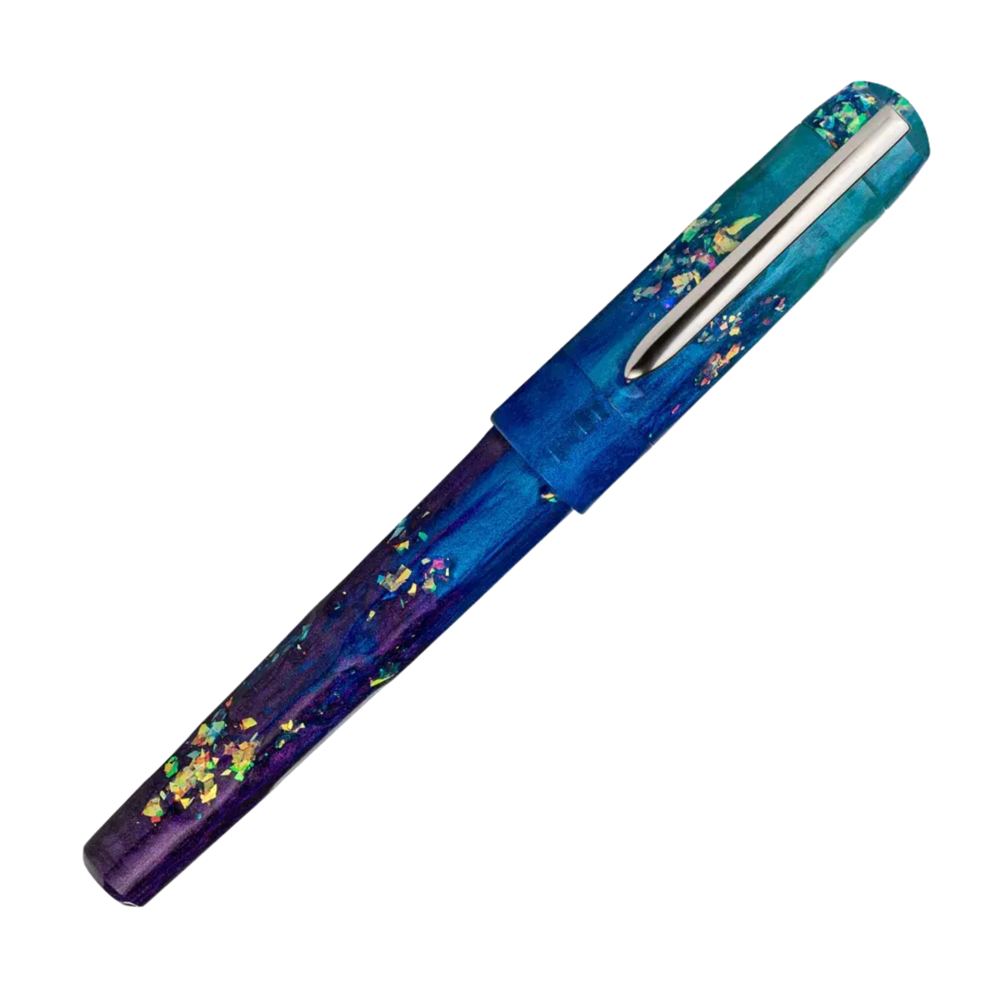Benu Talisman Peacock Ore Füllfederhalter aus hochwertigem Resin mit echtem Pfauenerz-Pulver, schillernden Regenbogenfarben und Edelstahlclip