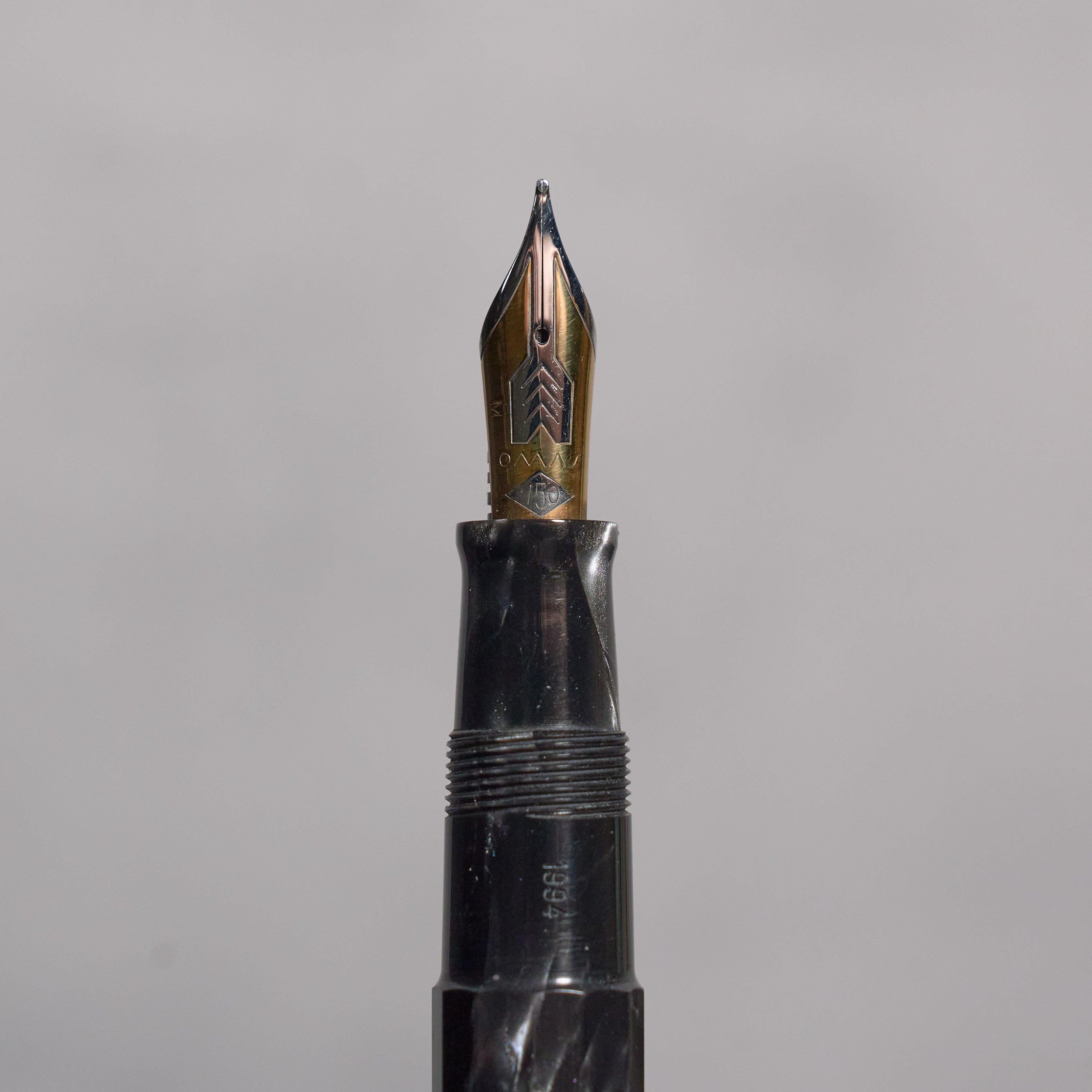 Omas Paragon – Grey Celluloid Füllhalter Pre-Owned