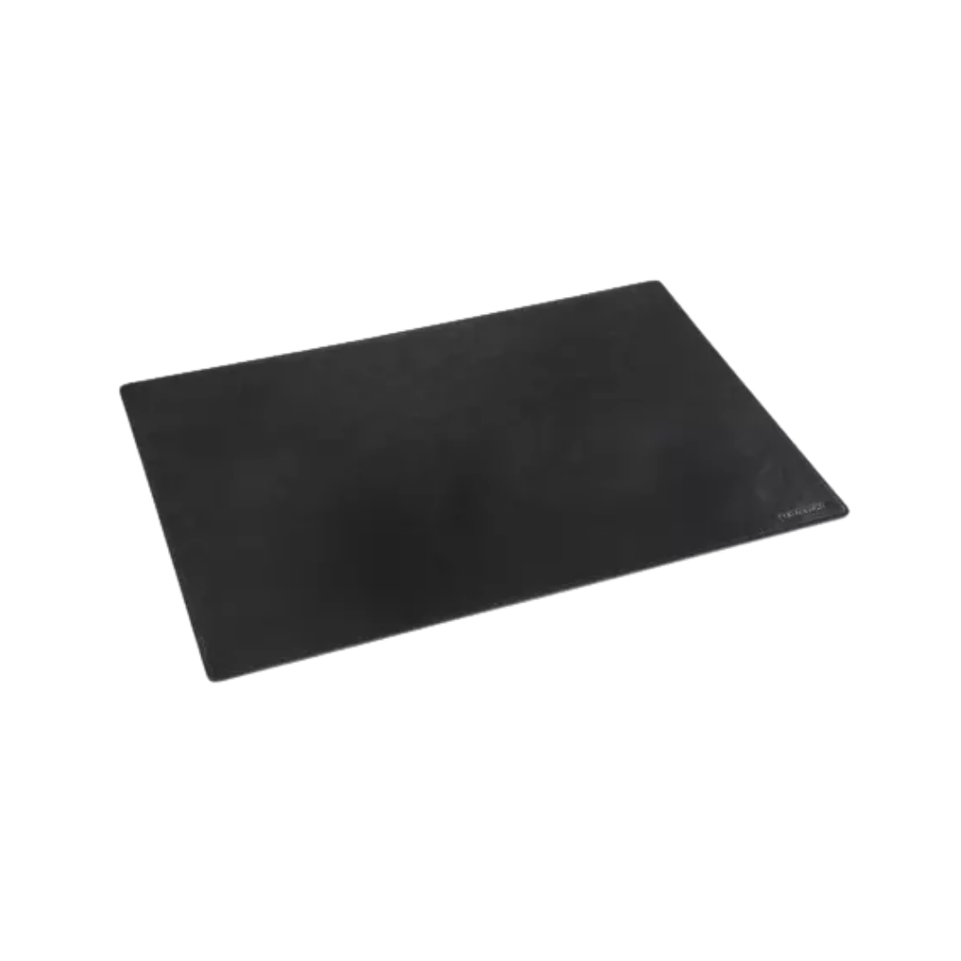 Maverick All Black Leder Schreibtischunterlage in schwarzem, pflanzlich gegerbtem Rindsleder für eleganten Arbeitsplatz.