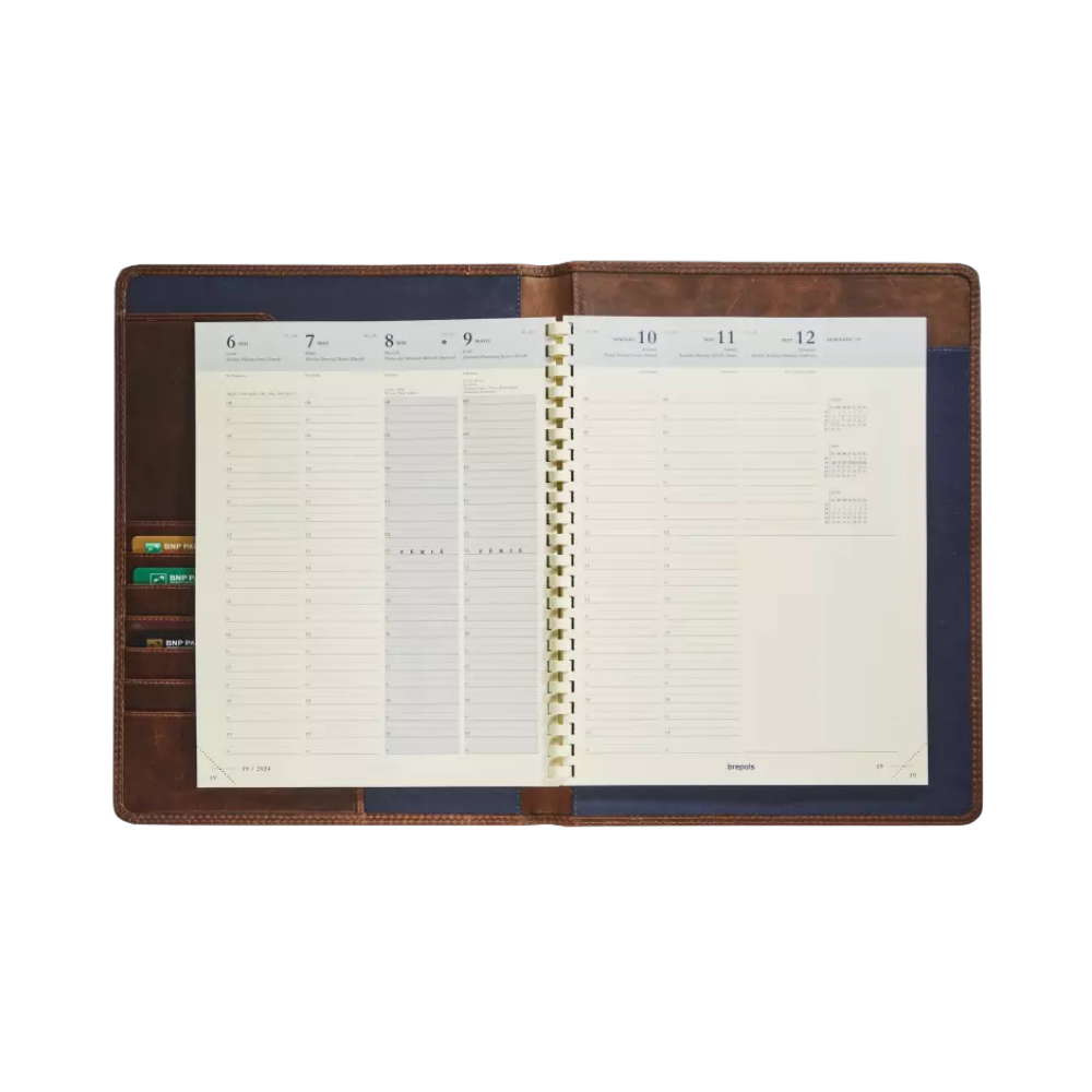 Maverick Leder-Organizer geöffnet mit Kalender und Kartenfächern