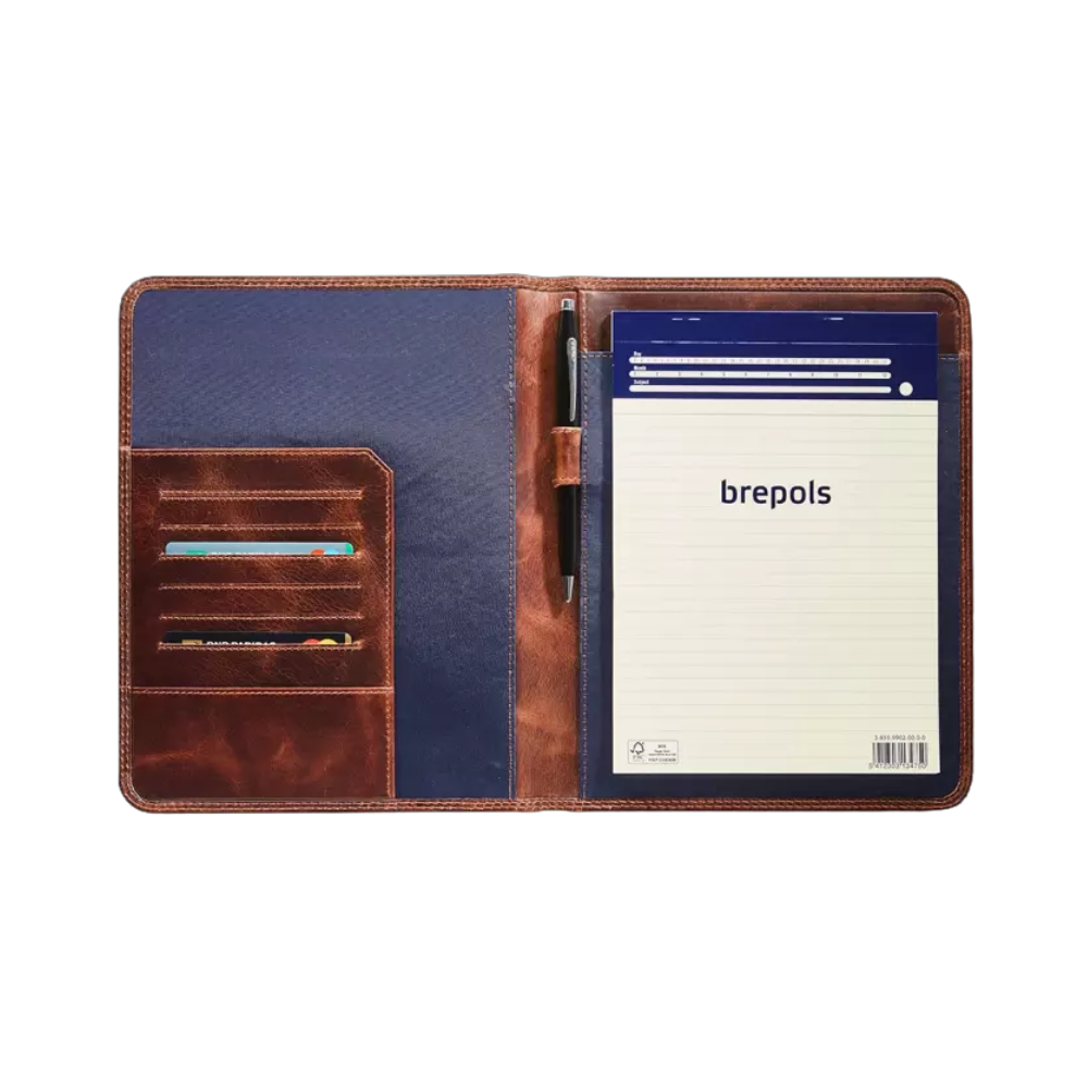 "Maverick Leder-Organizer geöffnet mit Notizblock, Stift und Kartenfächern"