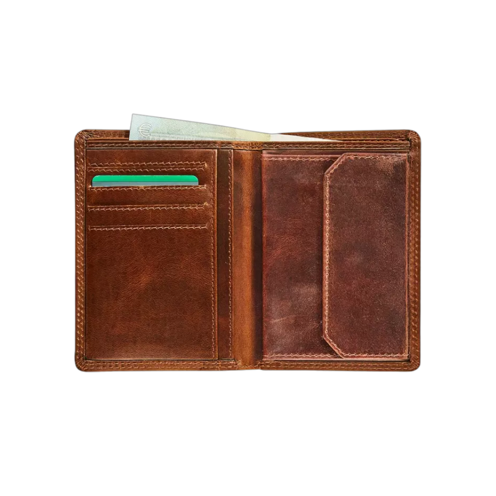 "Maverick Leder-Geldbörse geöffnet, mit Kreditkarten und Geldscheinfach sichtbar"