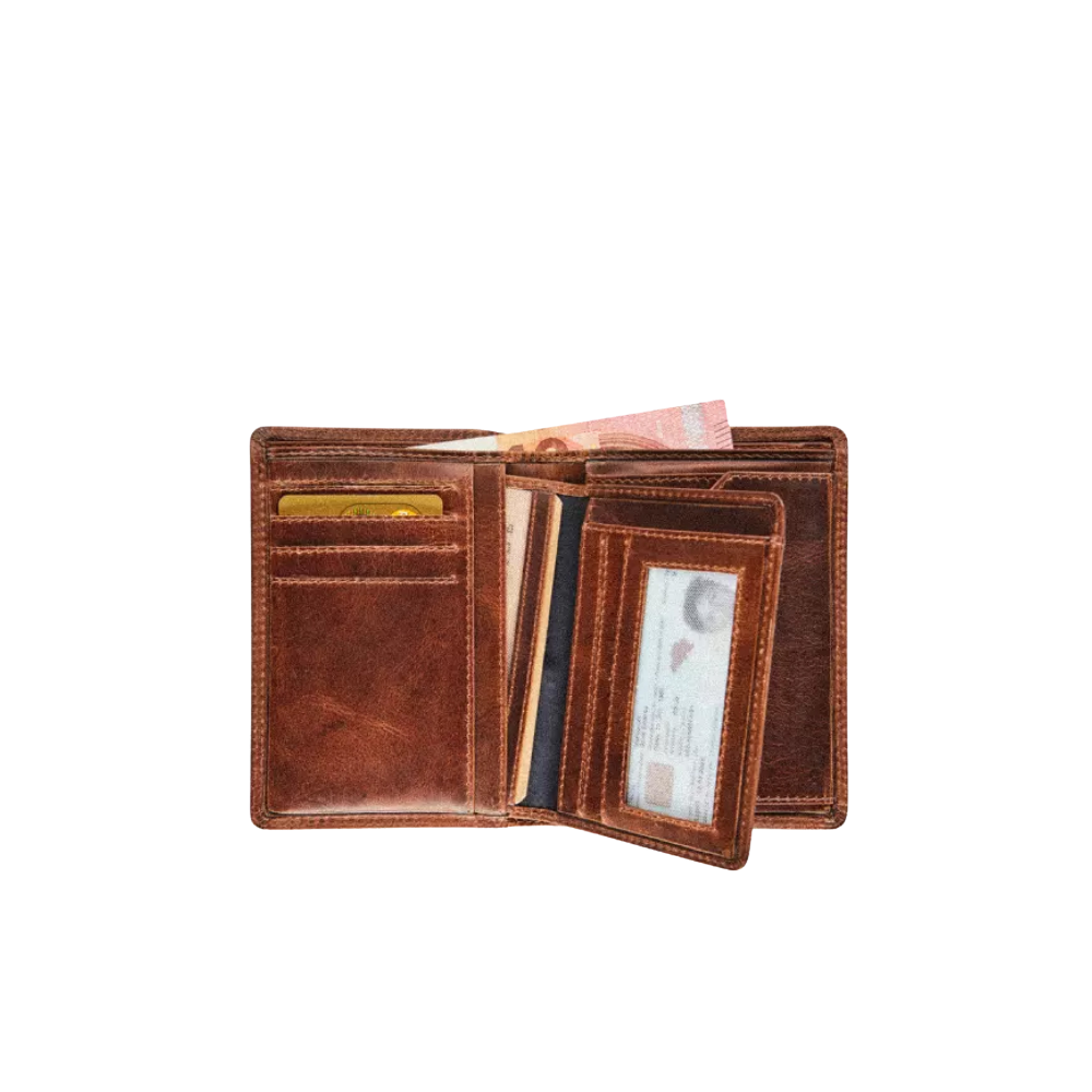 "Maverick Leder-Geldbörse geöffnet, mit Kreditkarten und Ausweisfach sichtbar"