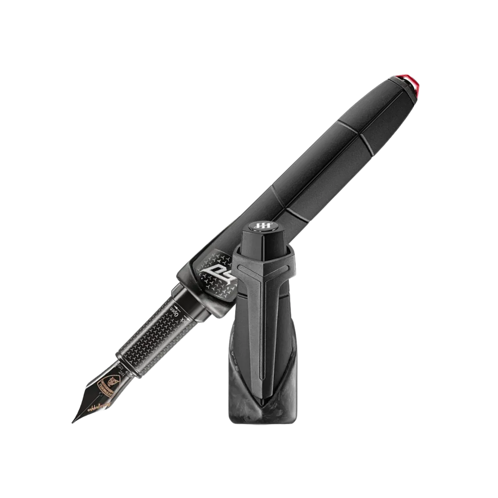 Montegrappa Automobili Lamborghini 60° Füllfederhalter mit schwarzem Aluminiumgehäuse und Carbonfaser-Akzenten.