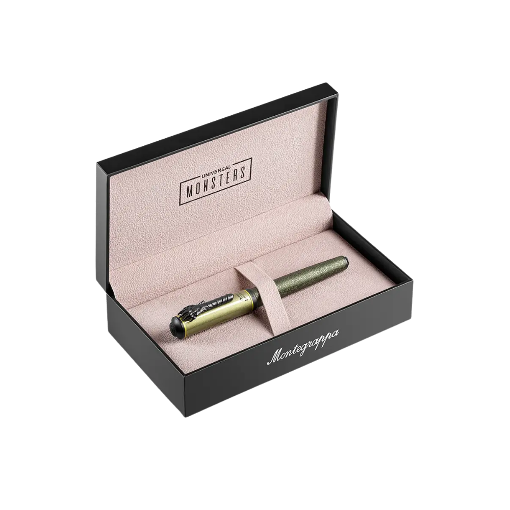 The Montegrappa Füllfederhalter placed inside a premium black box, showing its luxurious packaging.