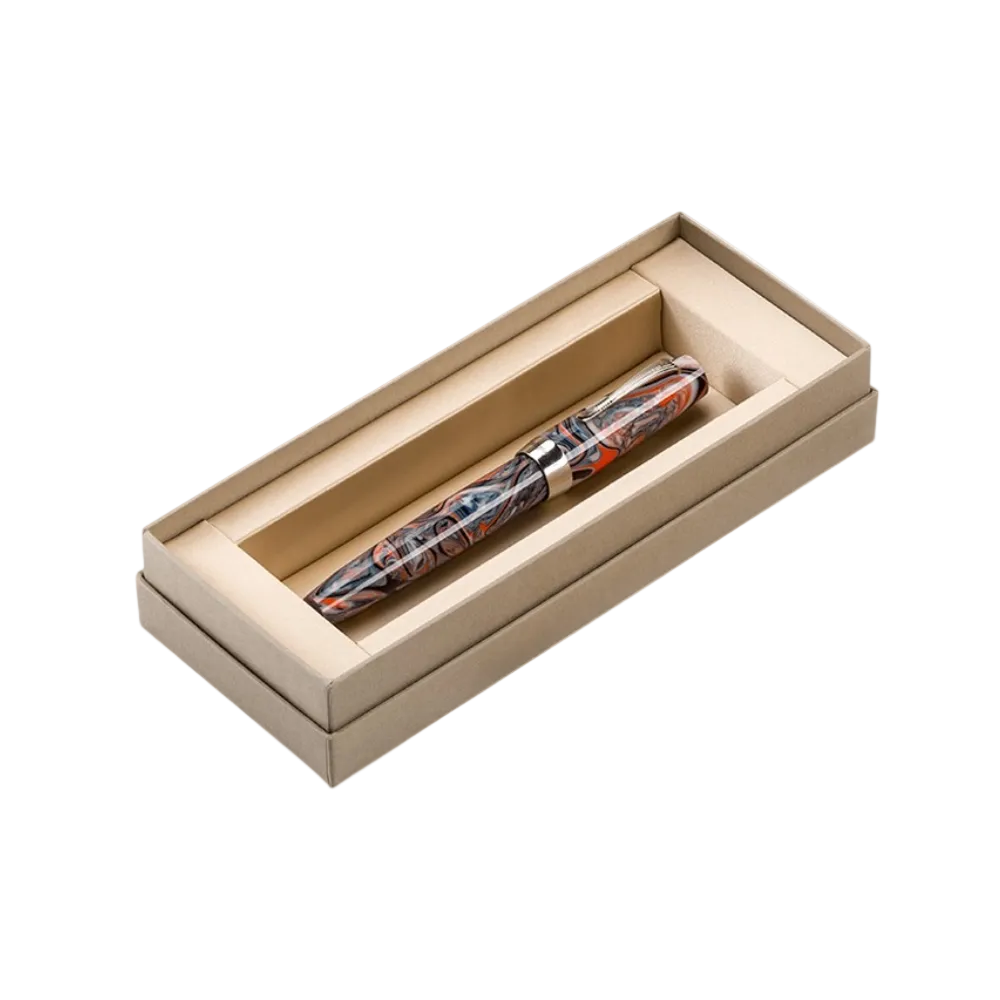 Montegrappa Elmo 02 Croda Rossa Fountain Pen inside its wooden gift box, neatly arranged with the pen and its accessories.