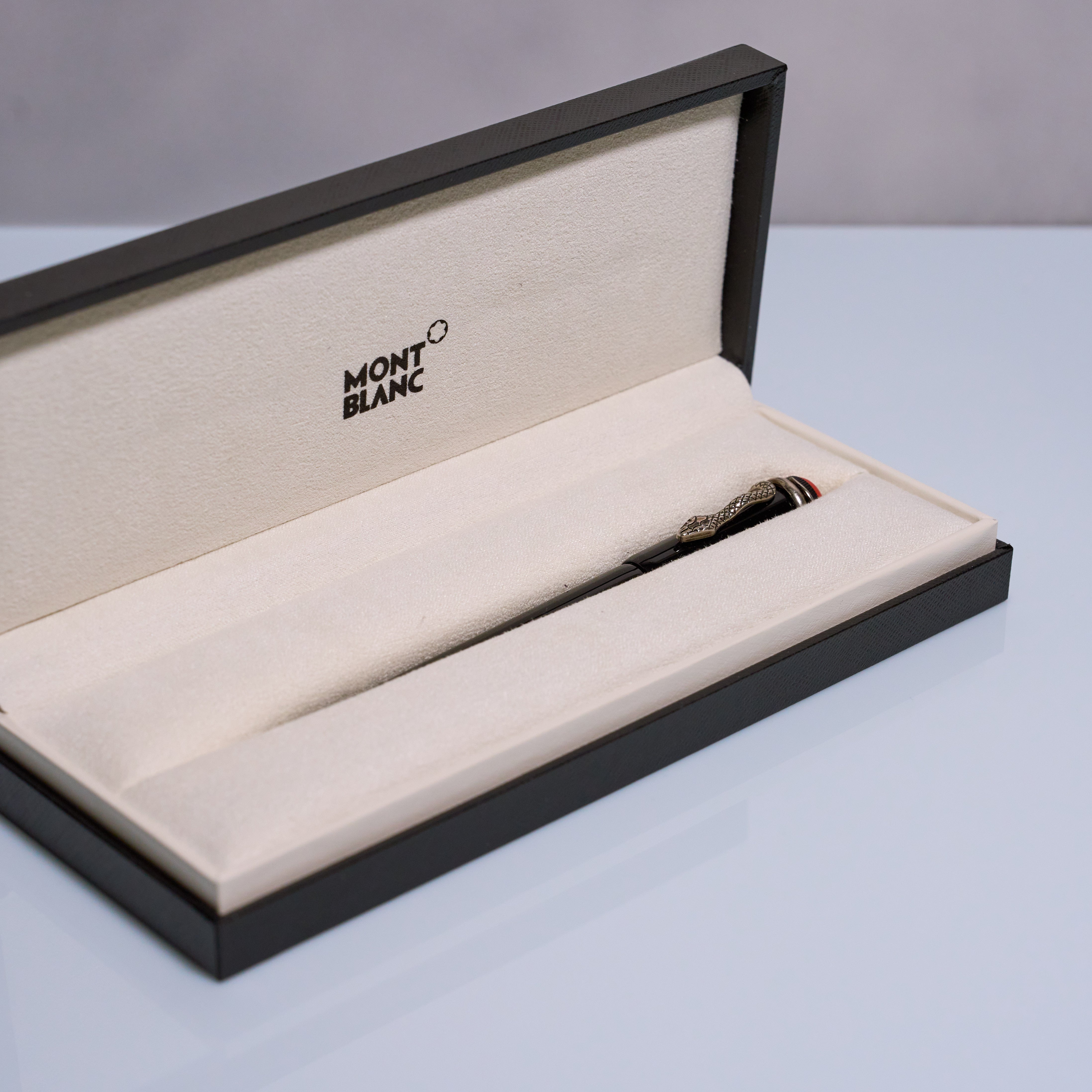 Montblanc Heritage Rouge et Noir Serpent Füllhalter Pre-Owned