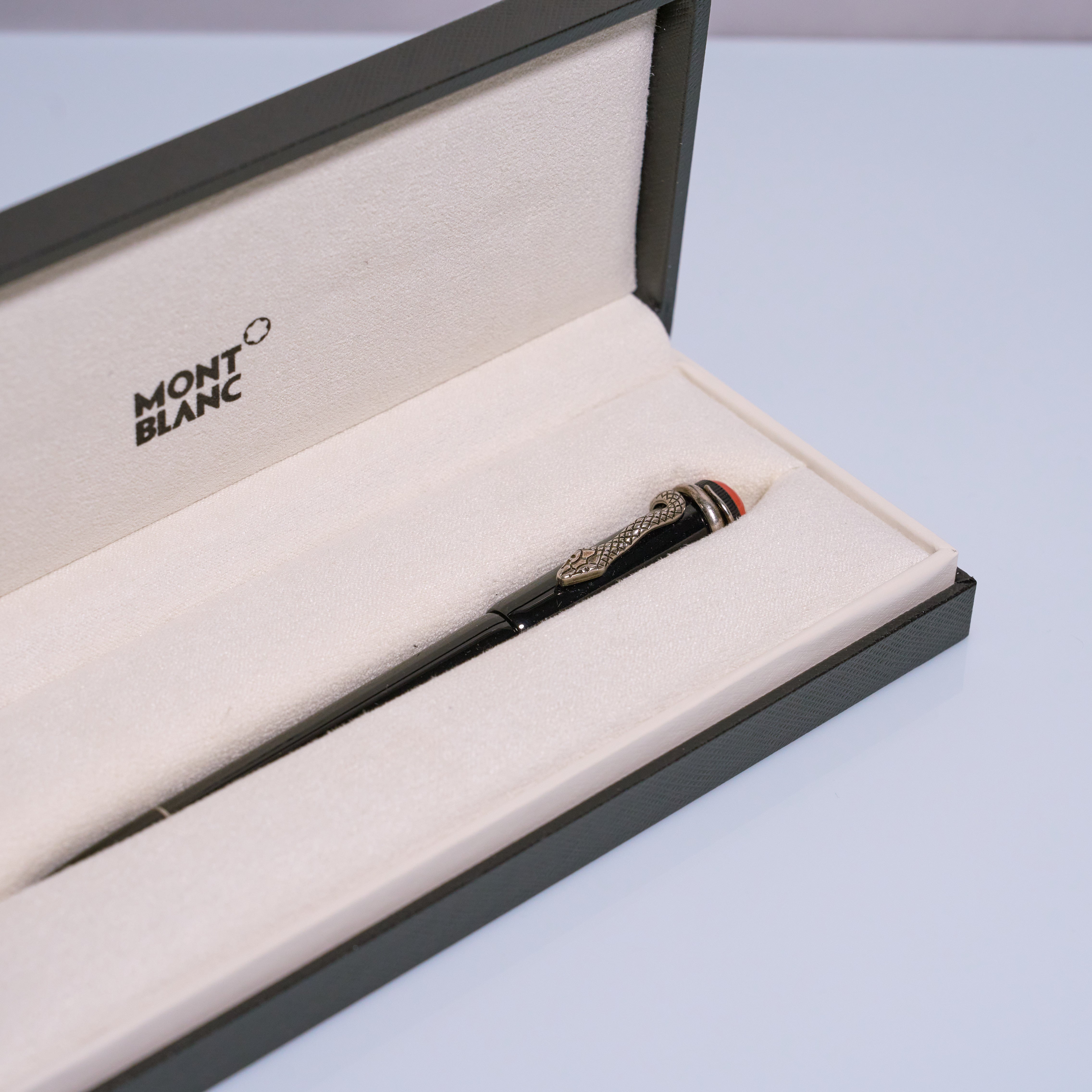 Montblanc Heritage Rouge et Noir Serpent Füllhalter Pre-Owned