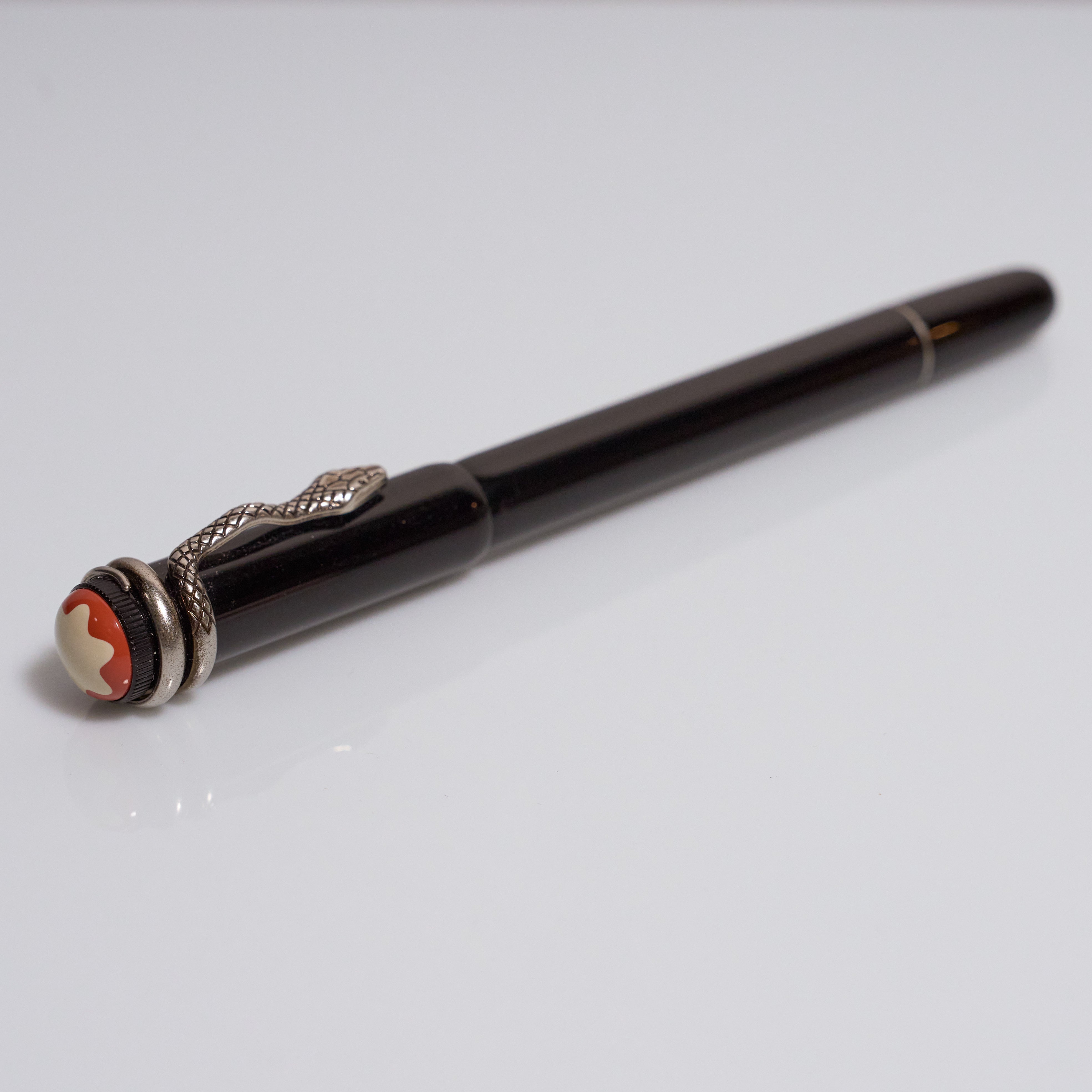 Montblanc Heritage Rouge et Noir Serpent Füllhalter Pre-Owned