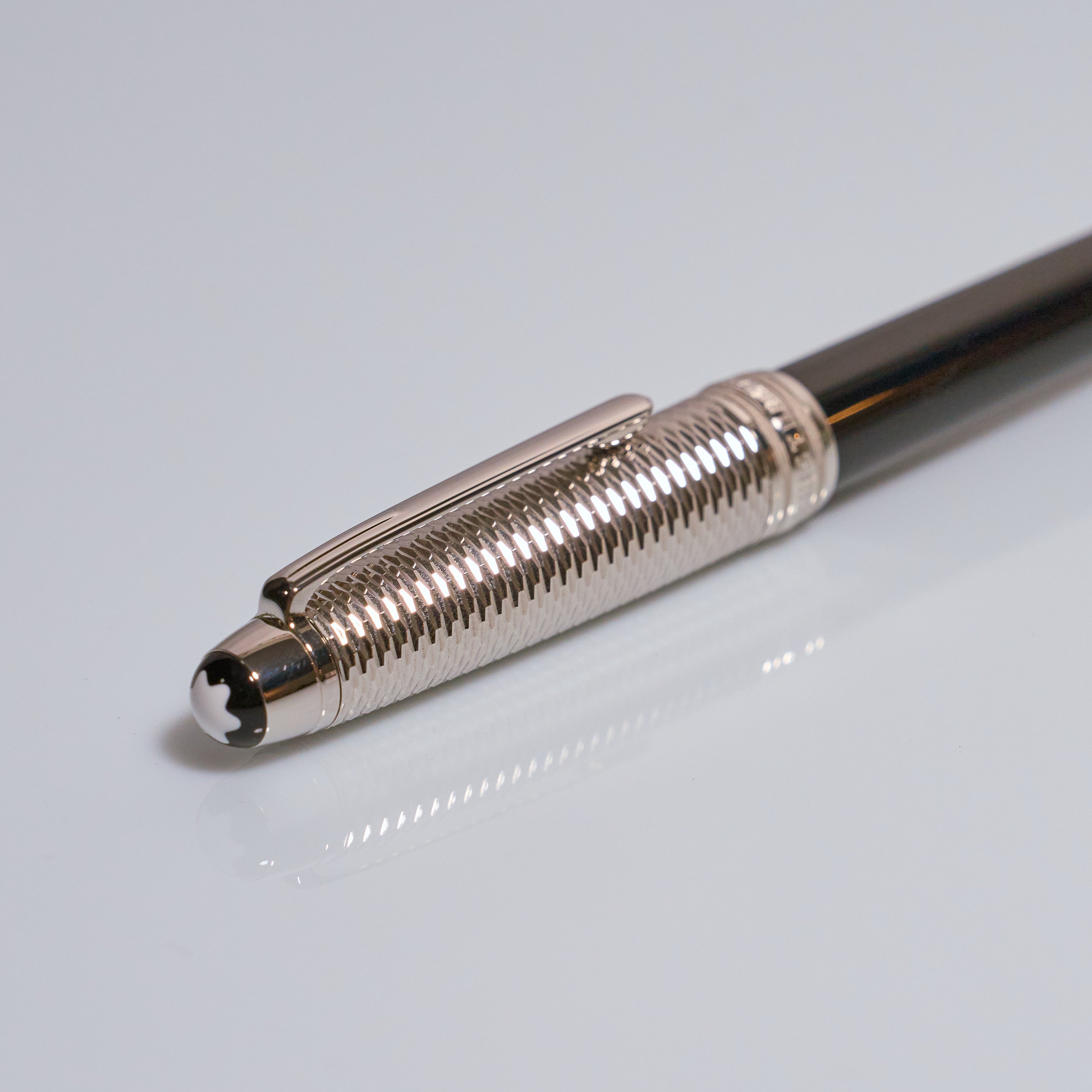 Montblanc Meisterstück Doué Geometry Classique Füllfederhalter Pre-Owned