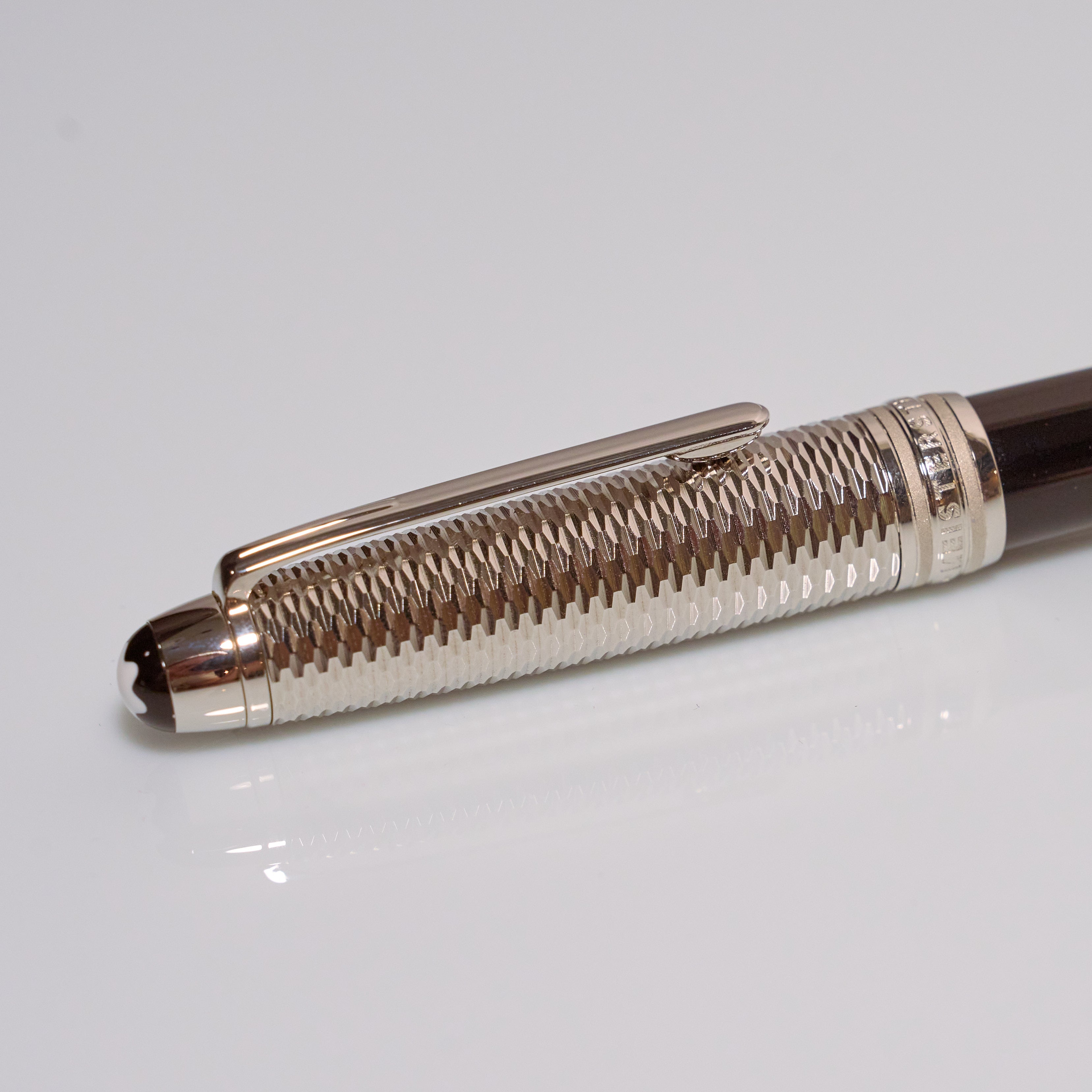 Montblanc Meisterstück Doué Geometry Classique Füllfederhalter Pre-Owned