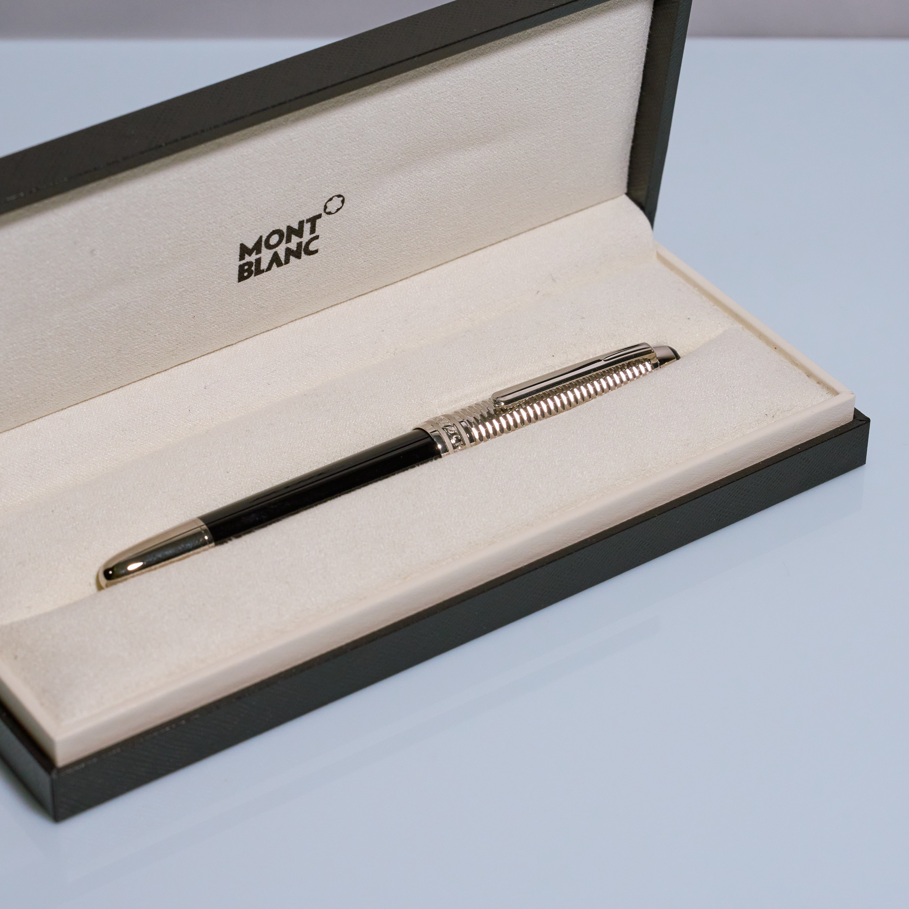 Montblanc Meisterstück Doué Geometry Classique Füllfederhalter Pre-Owned