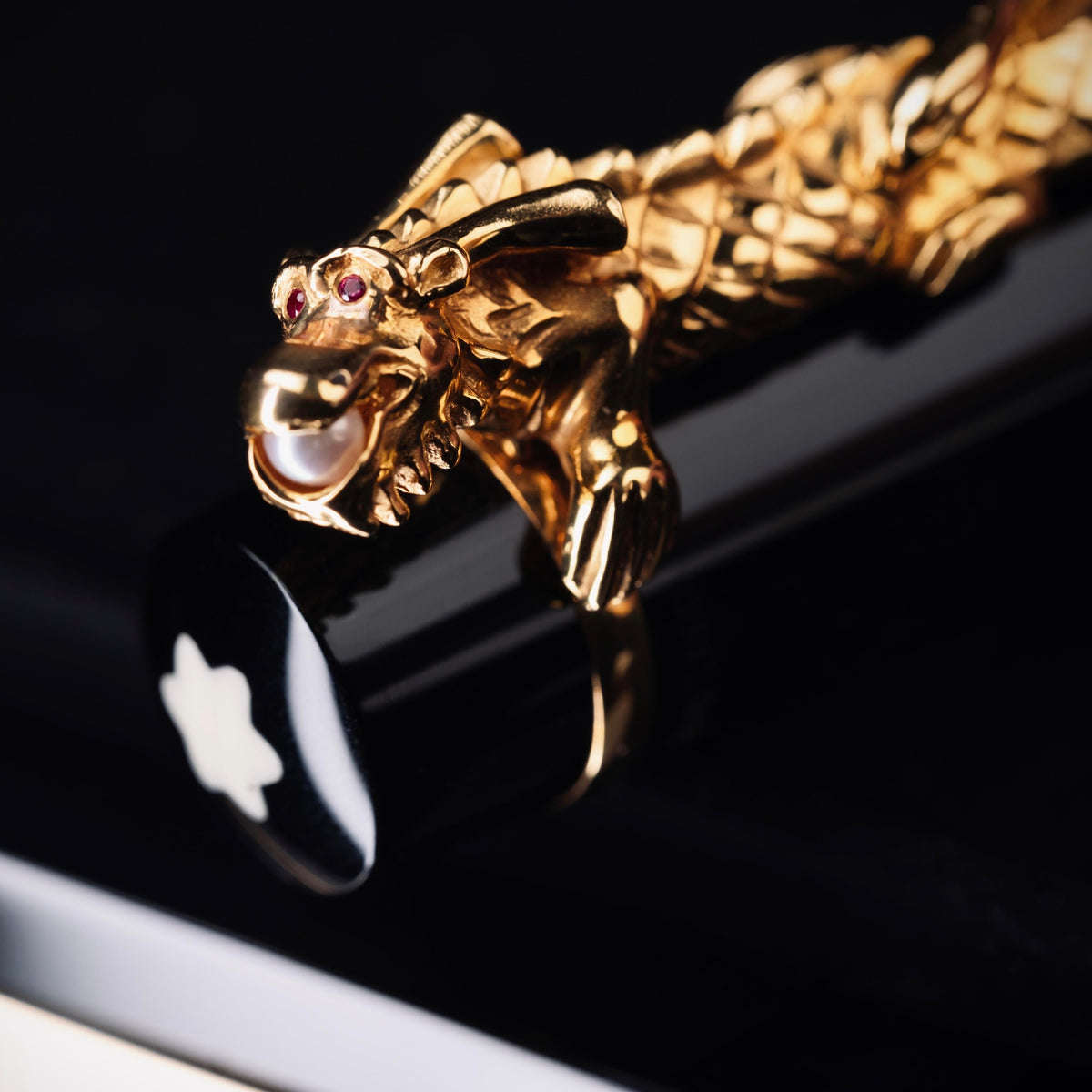 Montblanc Year of the Golden Dragon Limited Edition 2000 Füllfederhalter