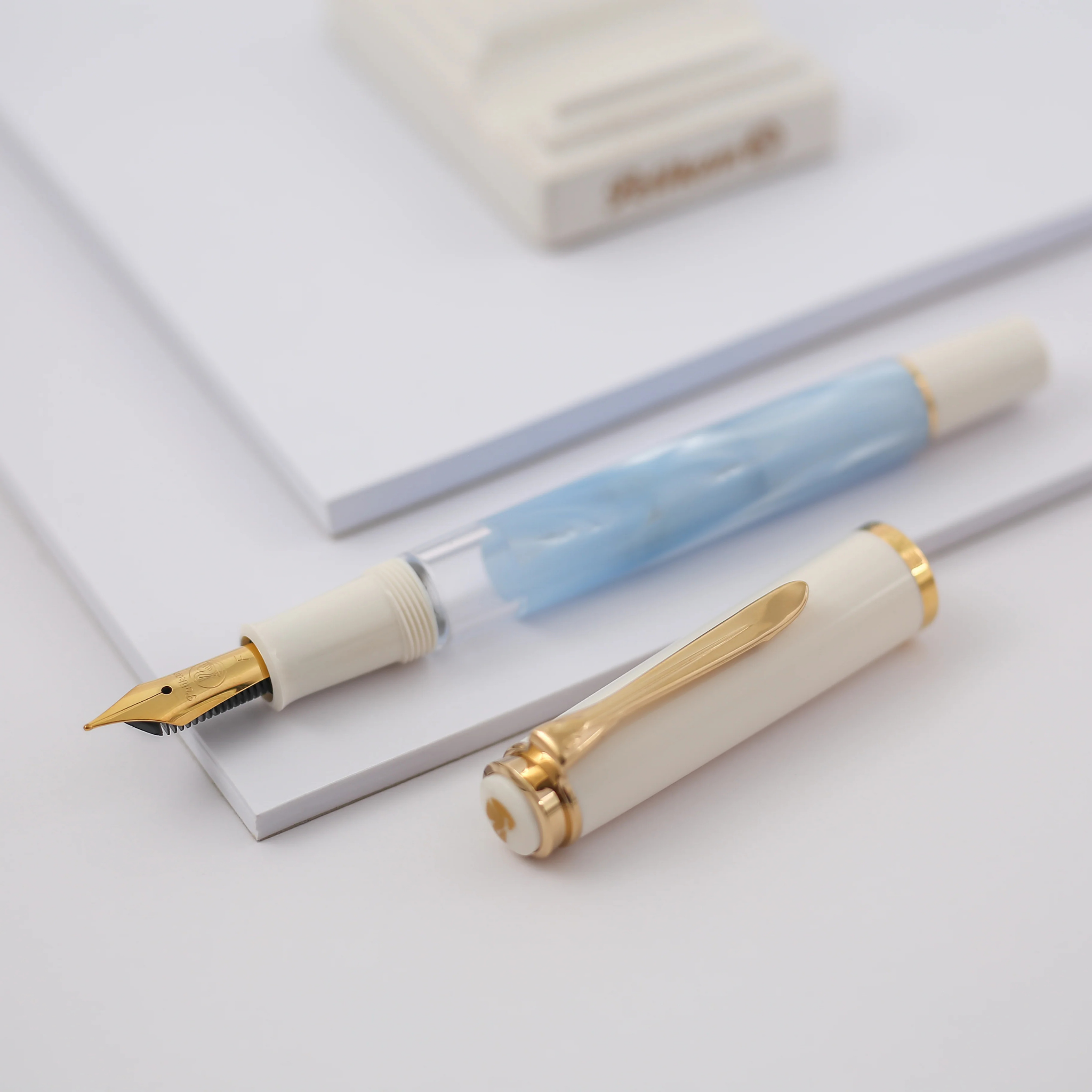 Pelikan Special Edition Classic M200 Pastel Blue Füllfederhalter