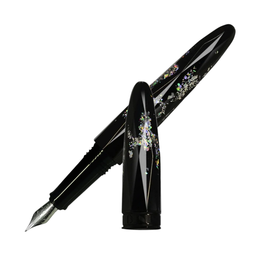 Benu Briolette Storm Füllfederhalter aus elegantem Acrylharz mit Messingdetails, facettiertem Schaft und Edelstahlclip
