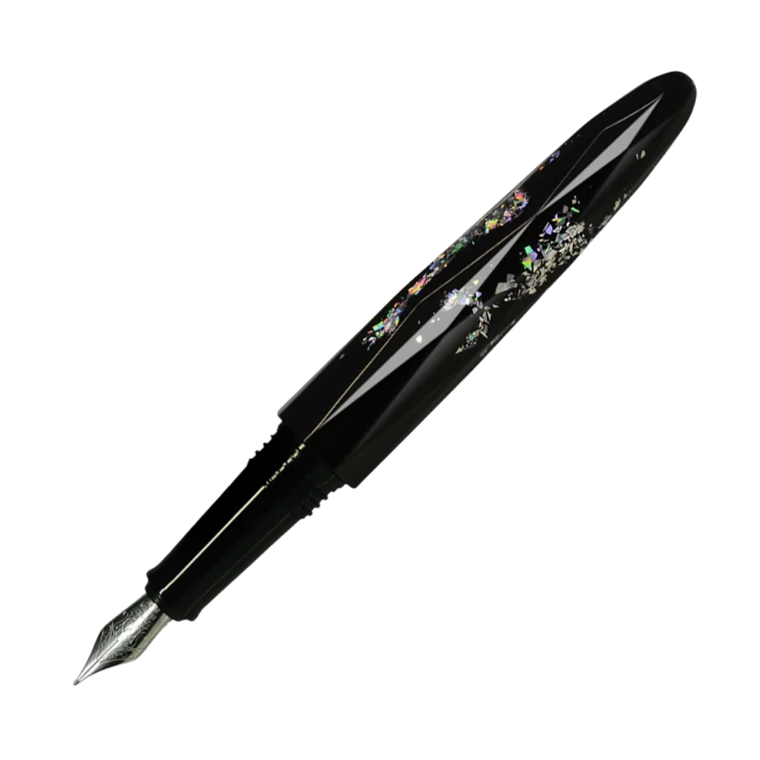 Benu Briolette Storm Füllfederhalter aus elegantem Acrylharz mit Messingdetails, facettiertem Schaft und Edelstahlclip
