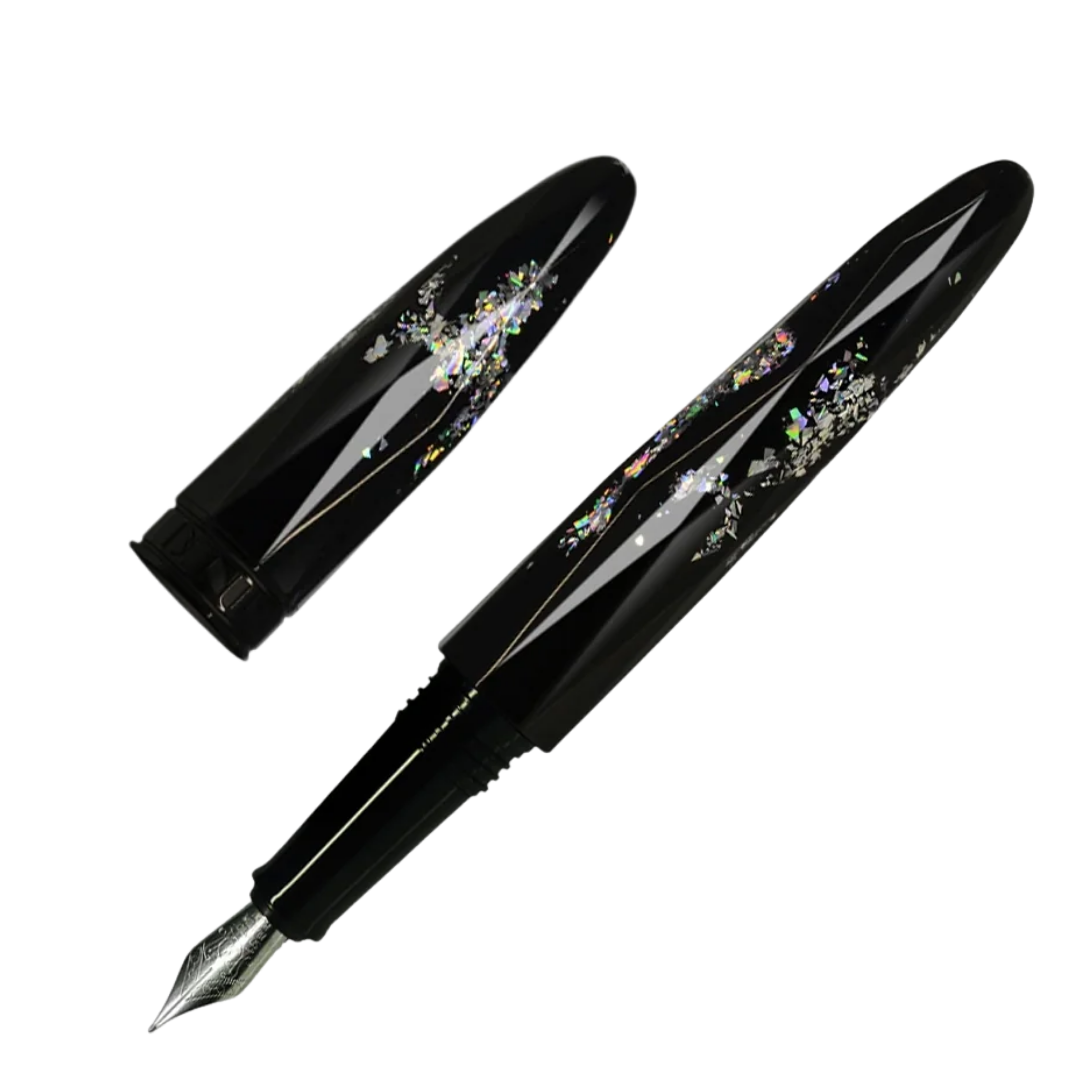 Benu Briolette Storm Füllfederhalter aus elegantem Acrylharz mit Messingdetails, facettiertem Schaft und Edelstahlclip
