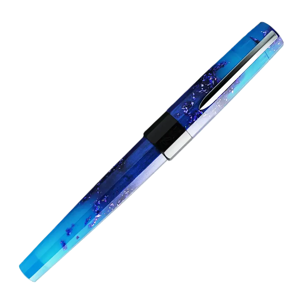 Benu Euphoria Scent of Irises Füllfederhalter aus violettem und lila Resin mit zarten Blütenakzenten und Edelstahlclip