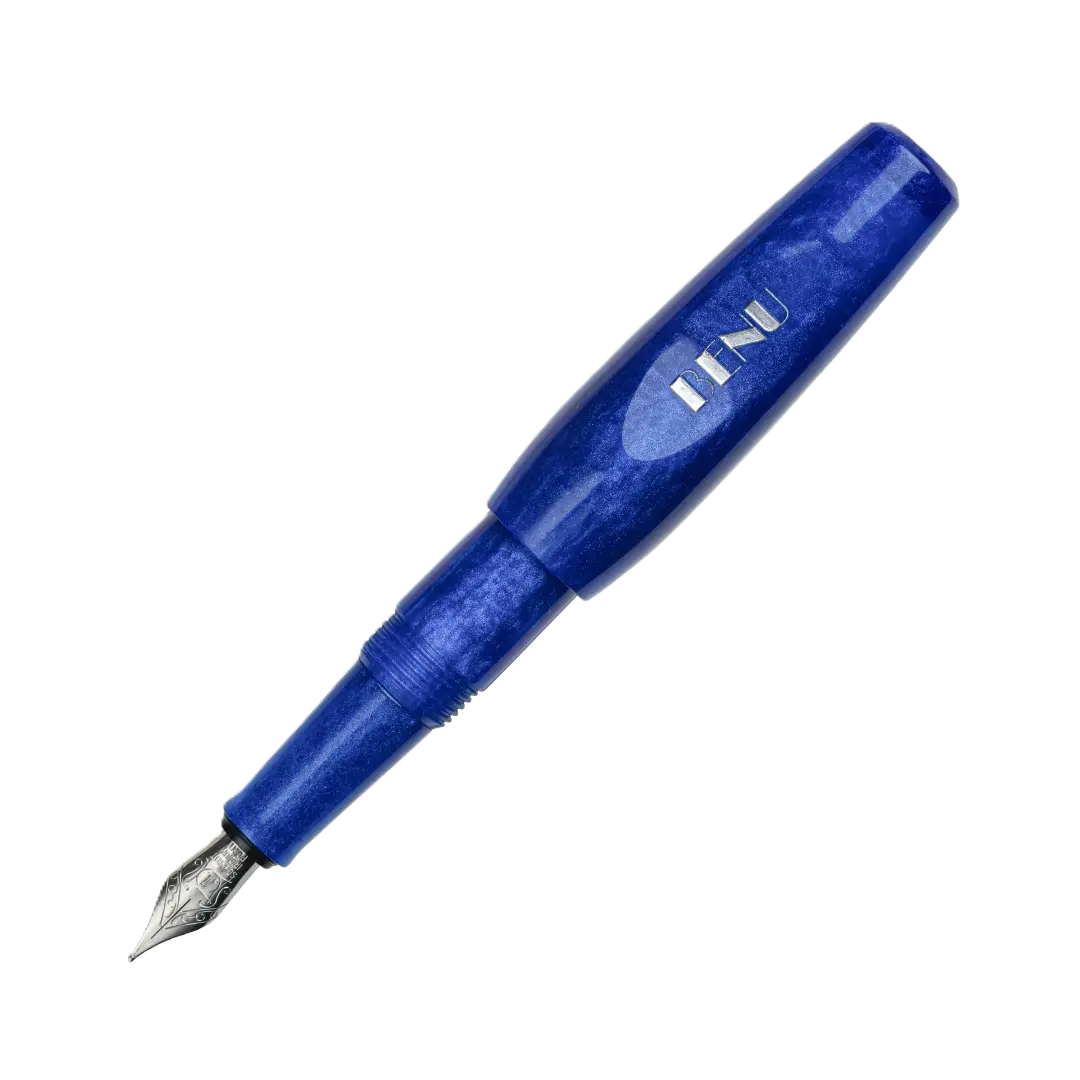 Benu Pixie Royal Blue Füllfederhalter aus königsblauem Resin, handgemalt, vergoldete Schmidt-Feder und Edelstahlclip in kompaktem Miniaturformat
