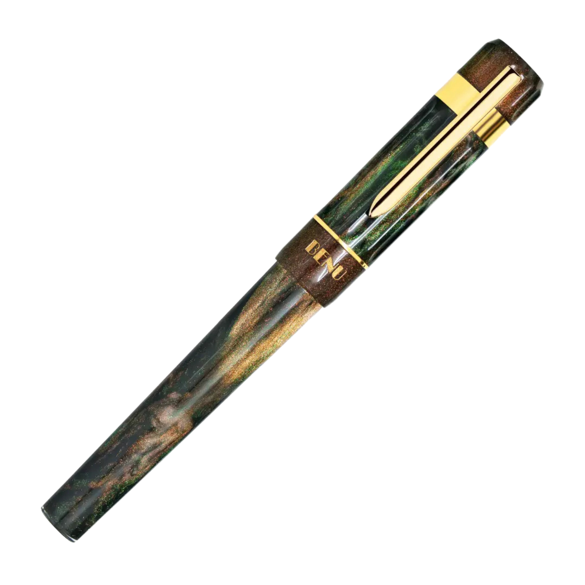 Benu Tribute Cézanne Füllfederhalter aus prismatischem grün-braunem Resin mit erdigen Schimmereffekten inspiriert von Paul Cézannes Naturstudien und vergoldetem Clip