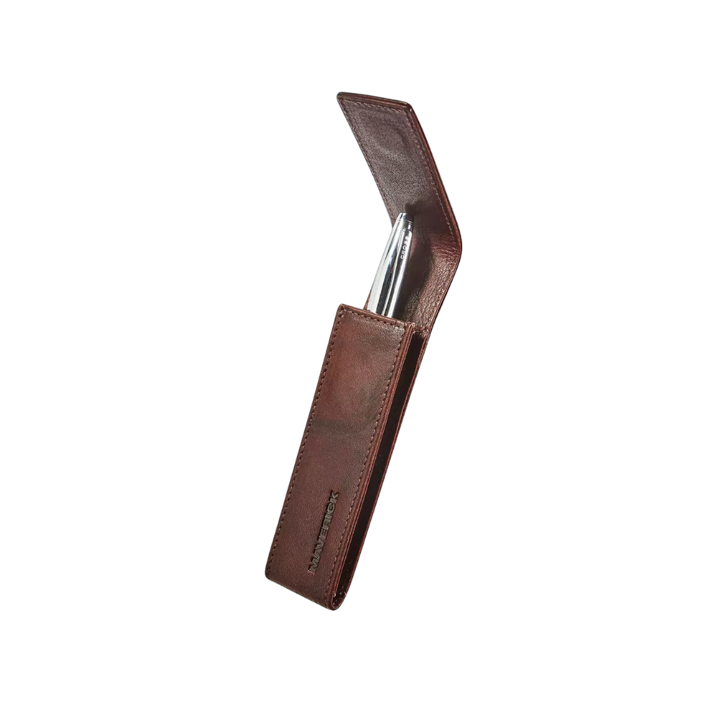 "Maverick Leder-Stiftetui geöffnet, Stift sichtbar"