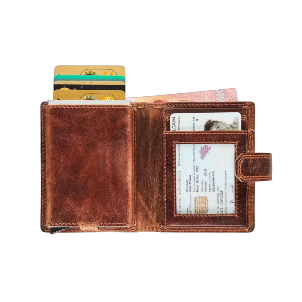 "Maverick Lederbrieftasche geöffnet mit Kreditkarten und einem Ausweisfach"