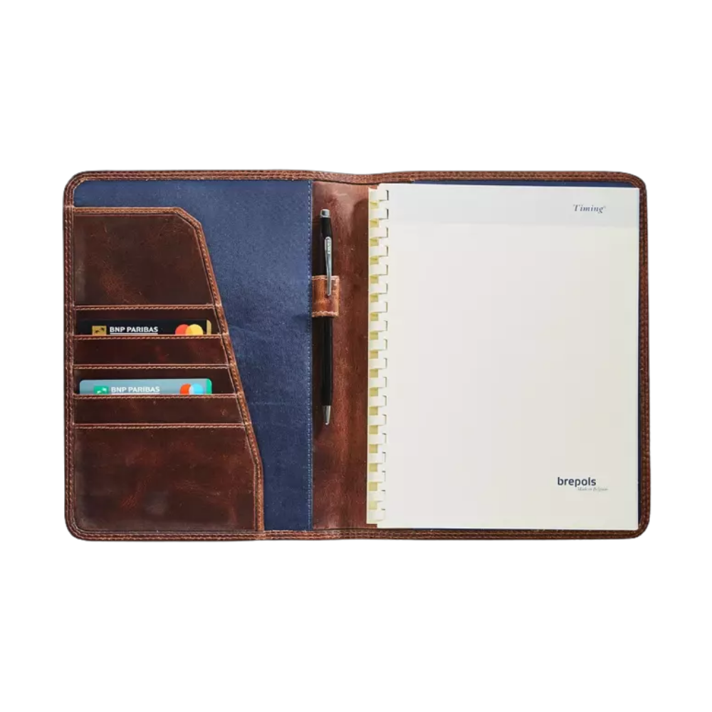 Maverick Leder-Organizer geöffnet mit Notizblock, Stiften und Kartenfächern