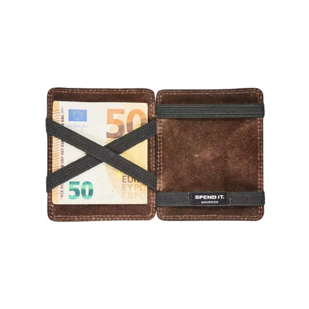 "Maverick Leder-Kartenetui geöffnet, mit Geldscheinen und Karten sichtbar"