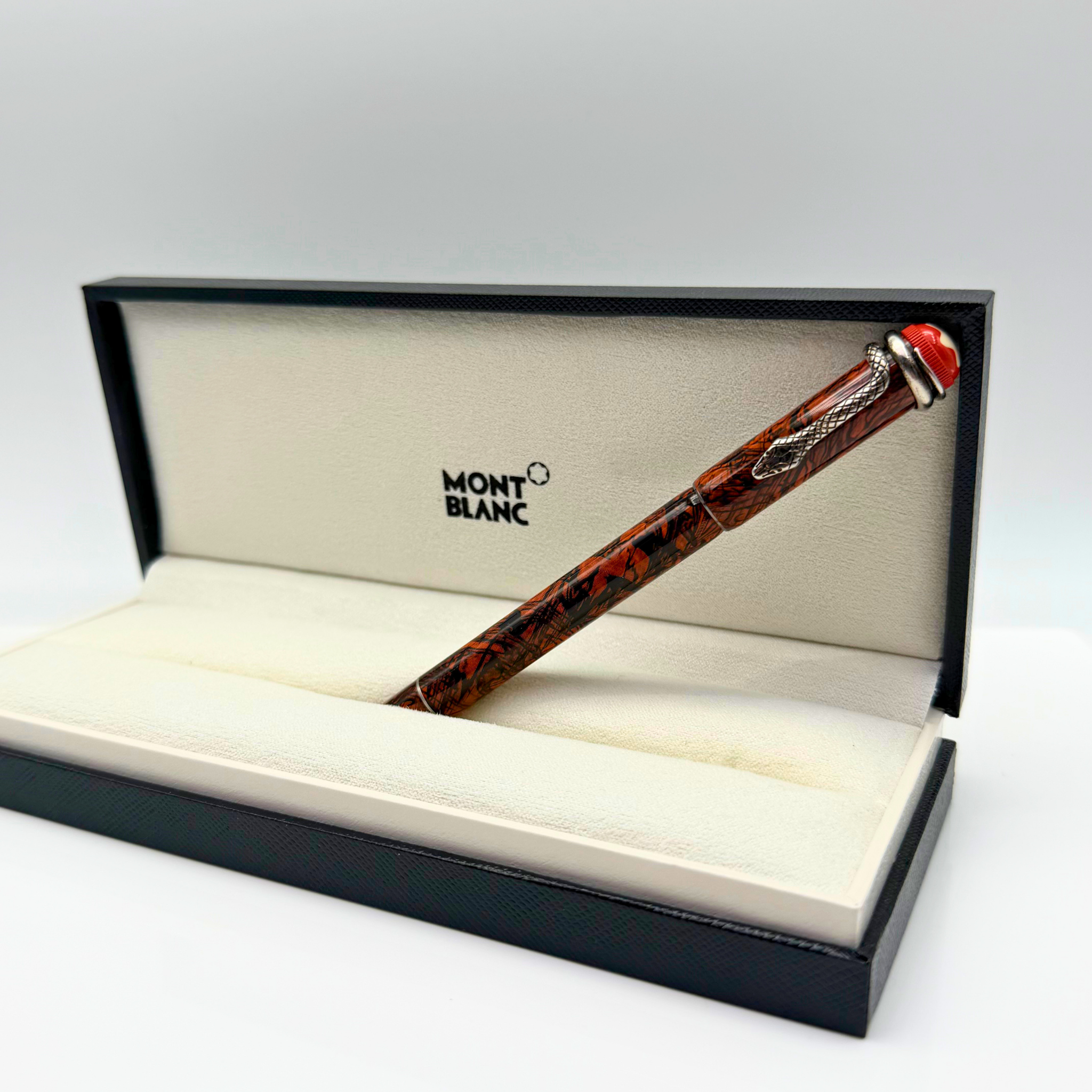 Montblanc_Heritage_Rouge_et_Noir_Serpent_Marble