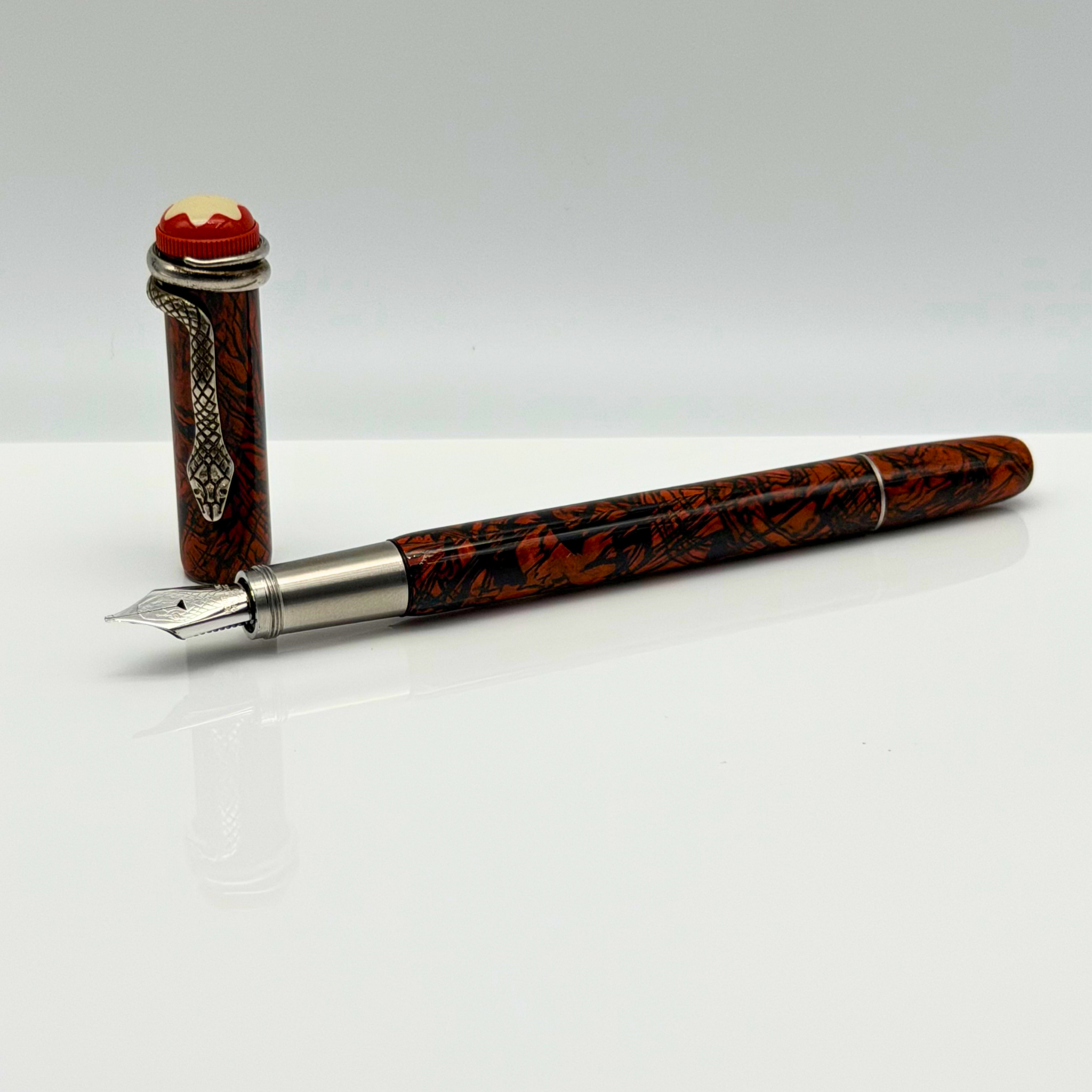 Montblanc_Heritage_Rouge_et_Noir_Serpent_Marble