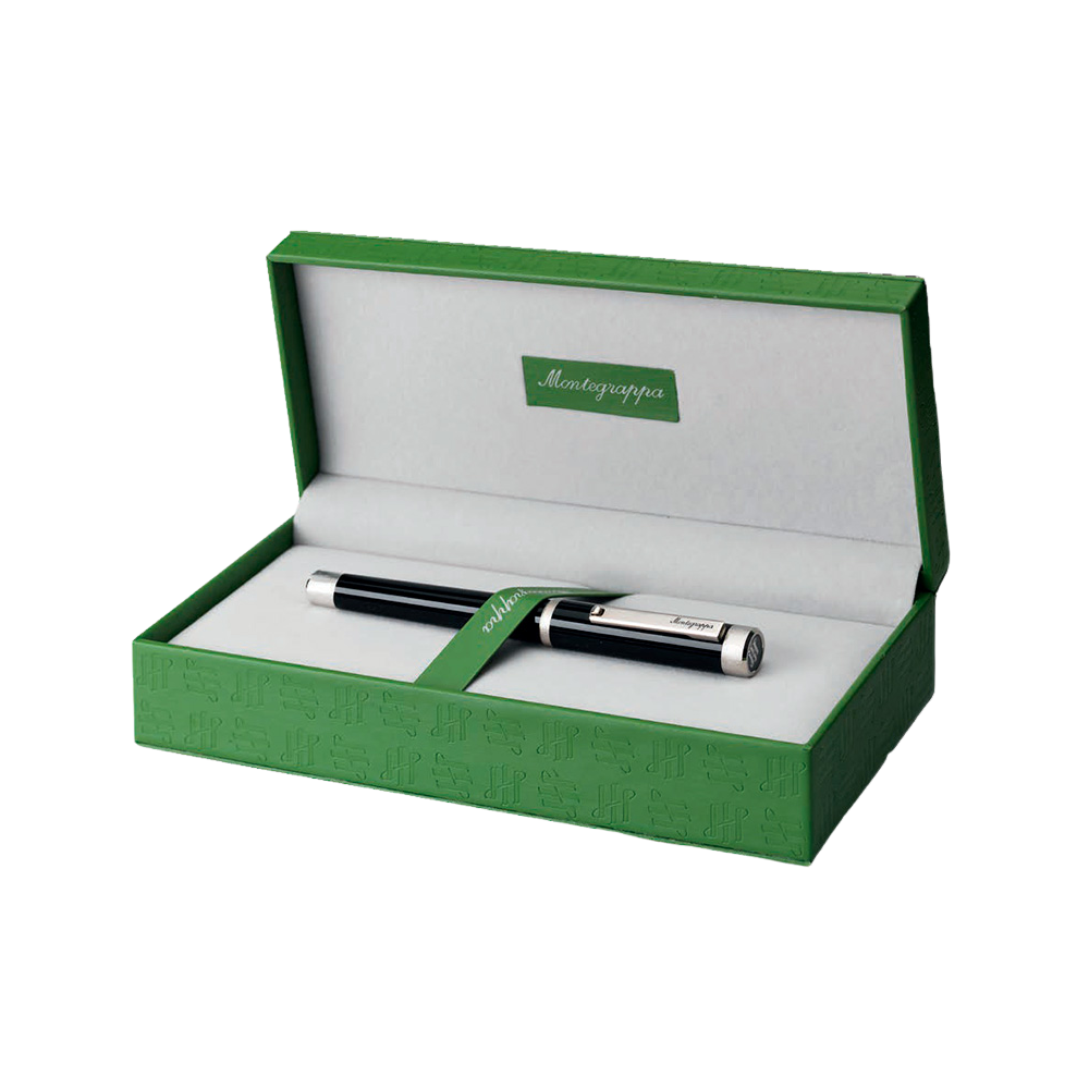 Der Rollerball-Stift liegt in einer eleganten grünen Geschenkbox, senkrecht positioniert.