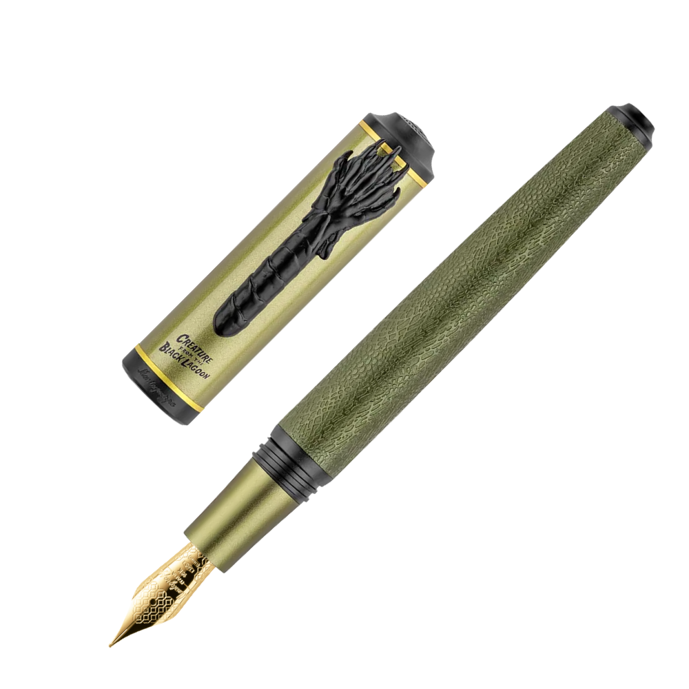 A partial view of the Montegrappa Füllfederhalter highlighting its fine details and the green finish.