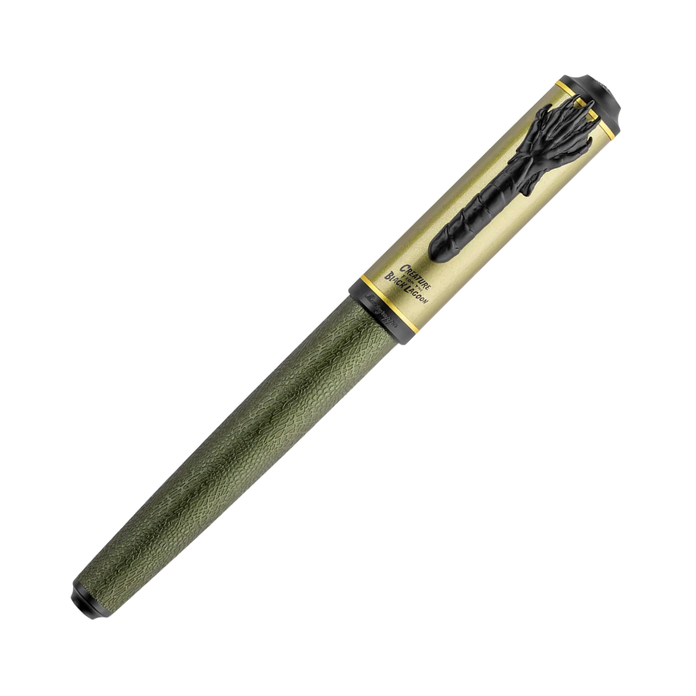 Side profile of the Montegrappa Universal Monsters Füllfederhalter showcasing the green body and gold accents.