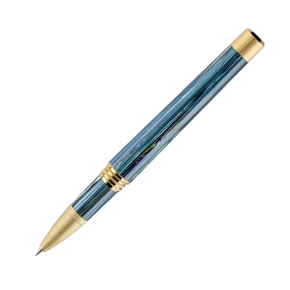 Der blaue Rollerball-Stift aus der Seite betrachtet, mit goldenen Akzenten und Clip.