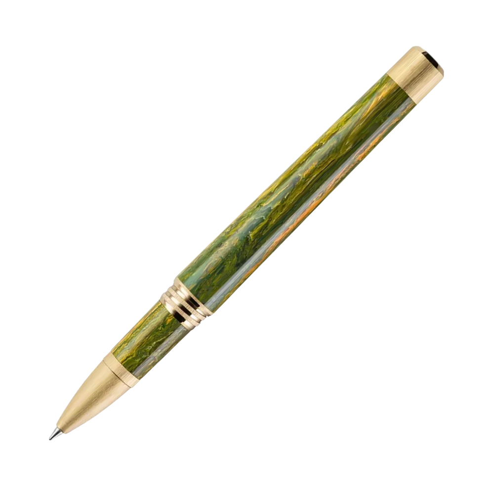 Der grüne Rollerball-Stift aus der Seite betrachtet, mit goldenen Akzenten und Clip.