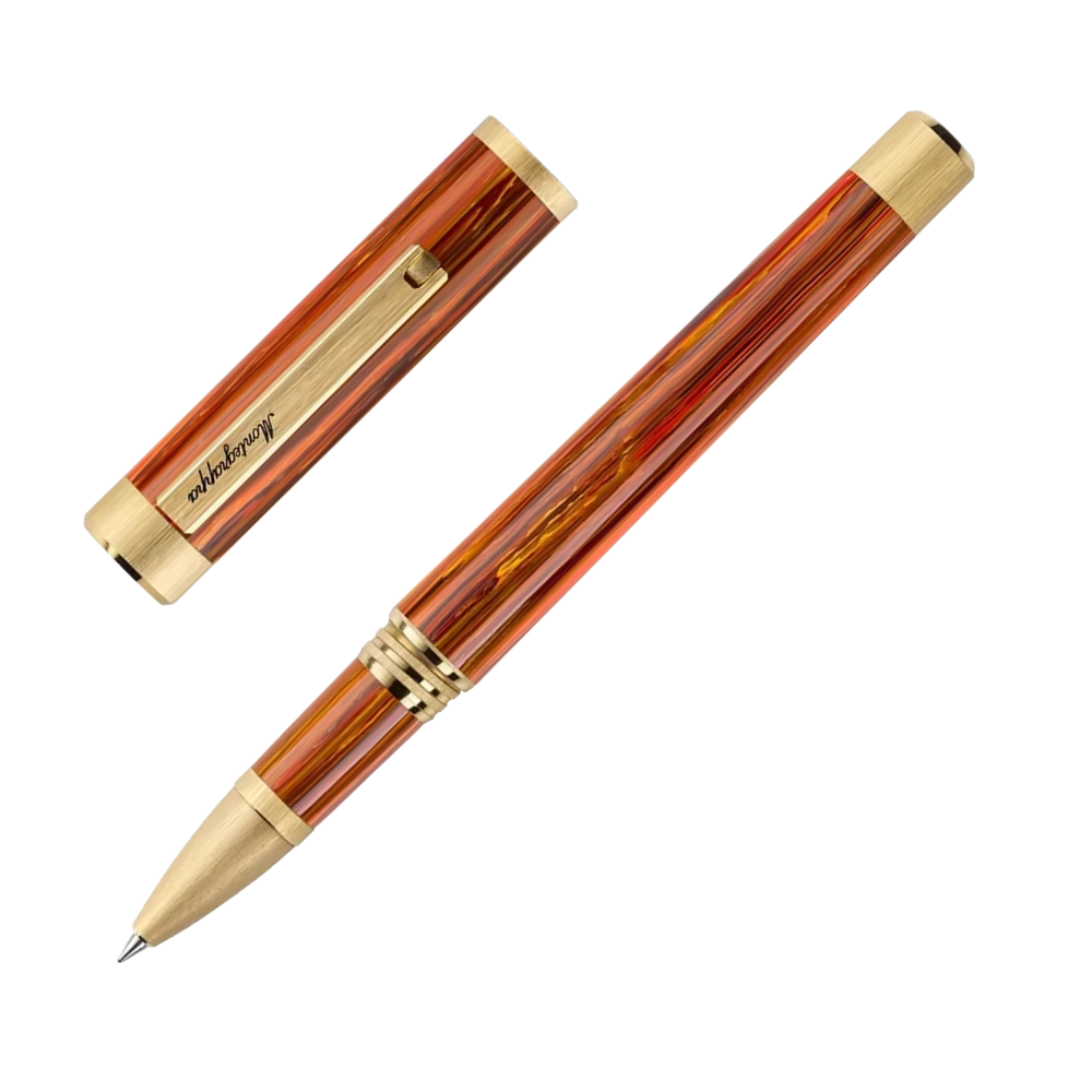 Zwei braune Rollerball-Stifte nebeneinander, elegant präsentiert mit goldenen Akzenten.