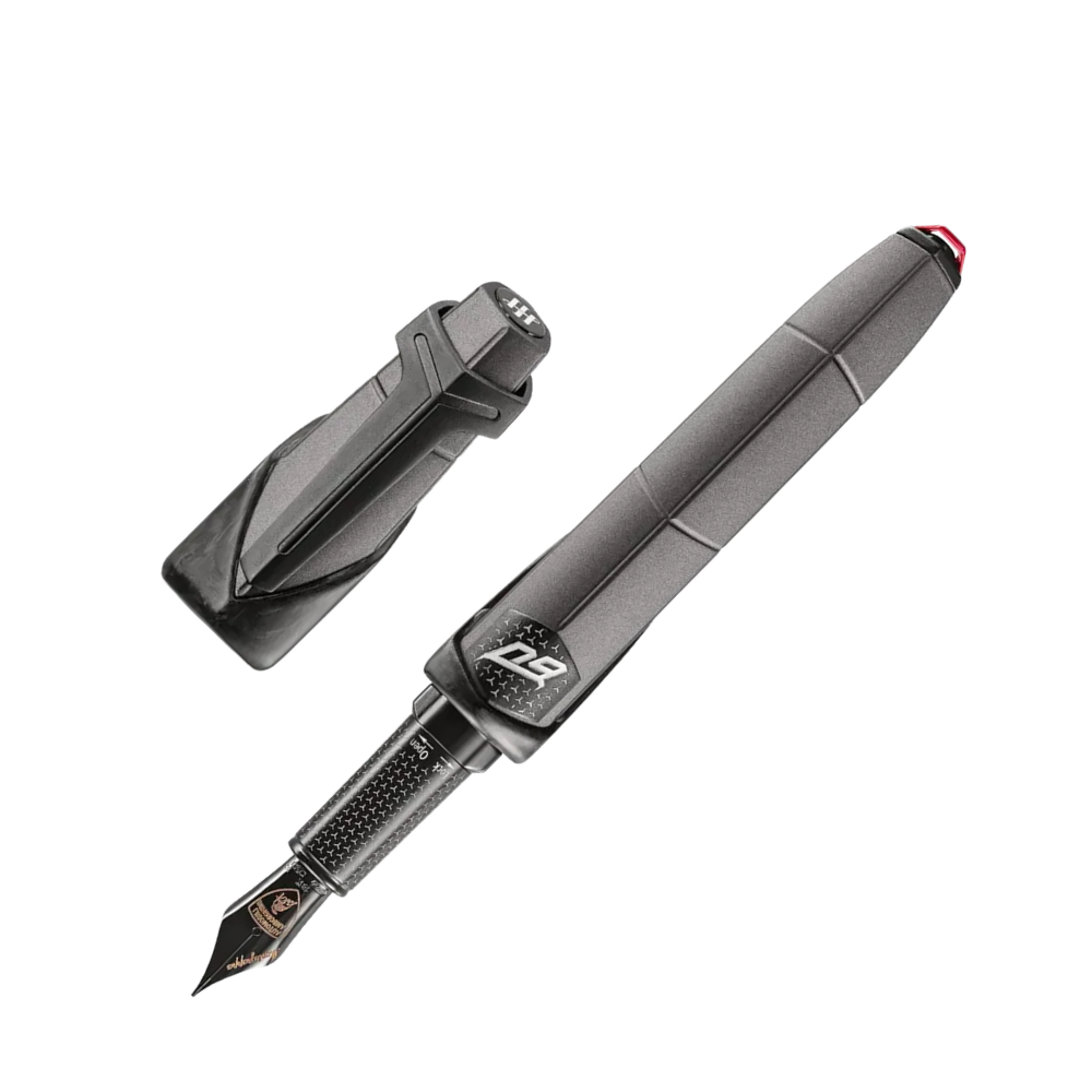 Side view of the Montegrappa Automobili Lamborghini 60° Bianco Siderale Füllfederhalter, emphasizing its polished finish and carbon fiber details.