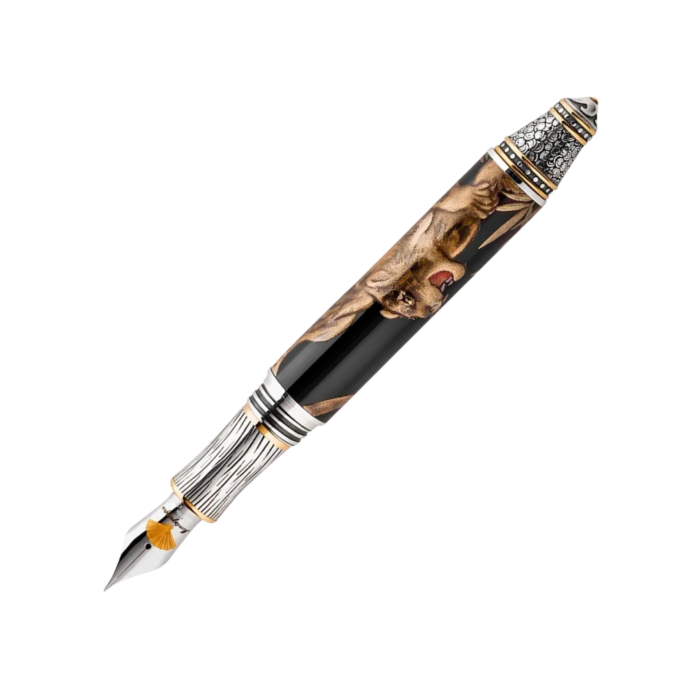Close-up of the Montegrappa Kitcho Tiger Füllfederhalter, highlighting the tiger motif and 18k gold nib for a luxurious writing experience.