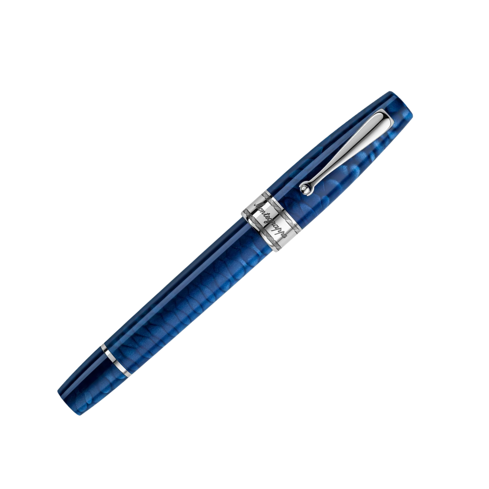 Close-up view of the Montegrappa Regal Year of the Dragon Indigo Füllfederhalter in blue resin