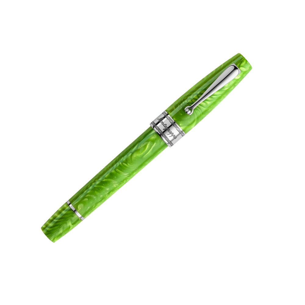 Close-up view of the Montegrappa Regal Year of the Dragon Mamba Green Füllfederhalter in green resin