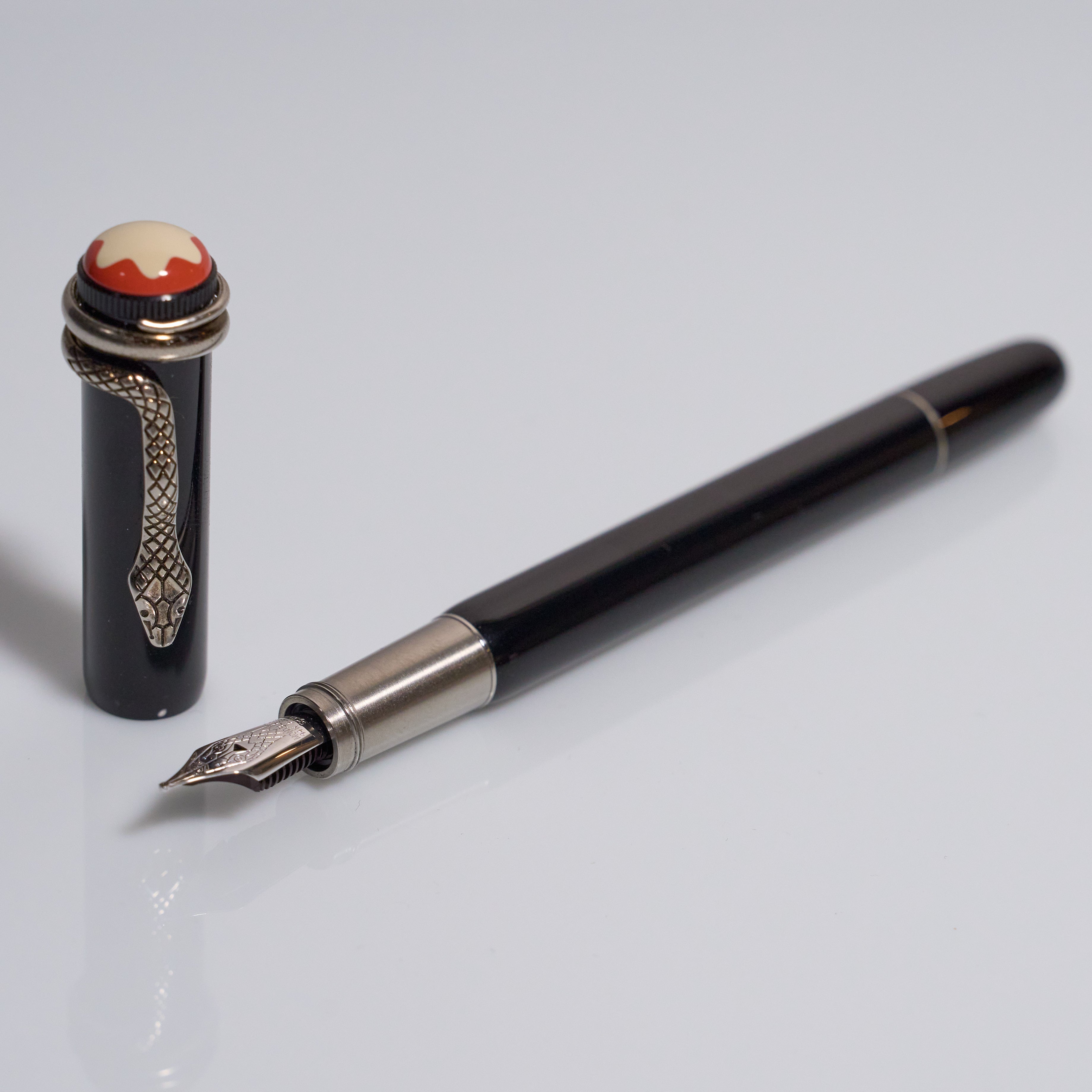 Montblanc Heritage Rouge et Noir Serpent Füllhalter Pre-Owned