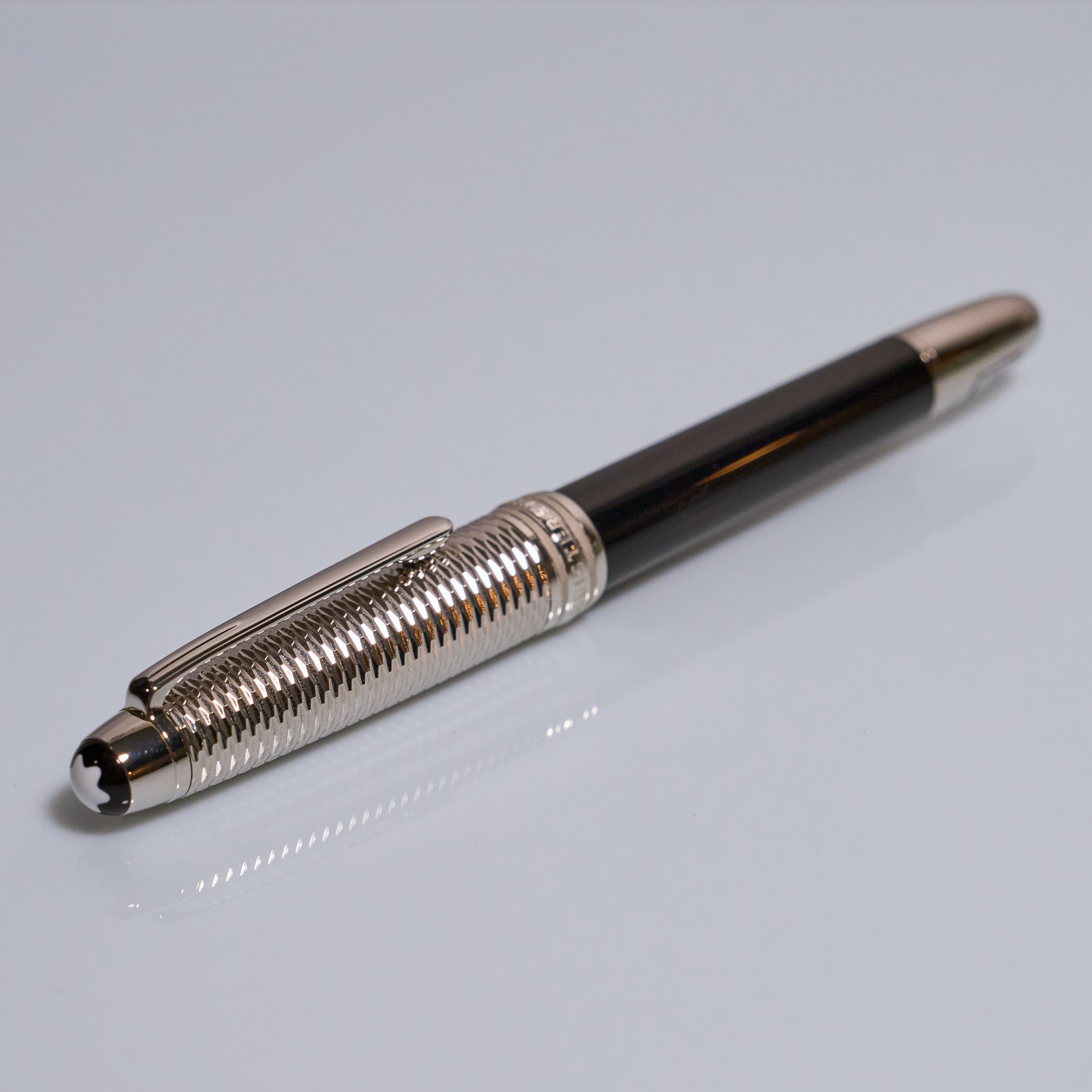 Montblanc Meisterstück Doué Geometry Classique Füllfederhalter Pre-Owned