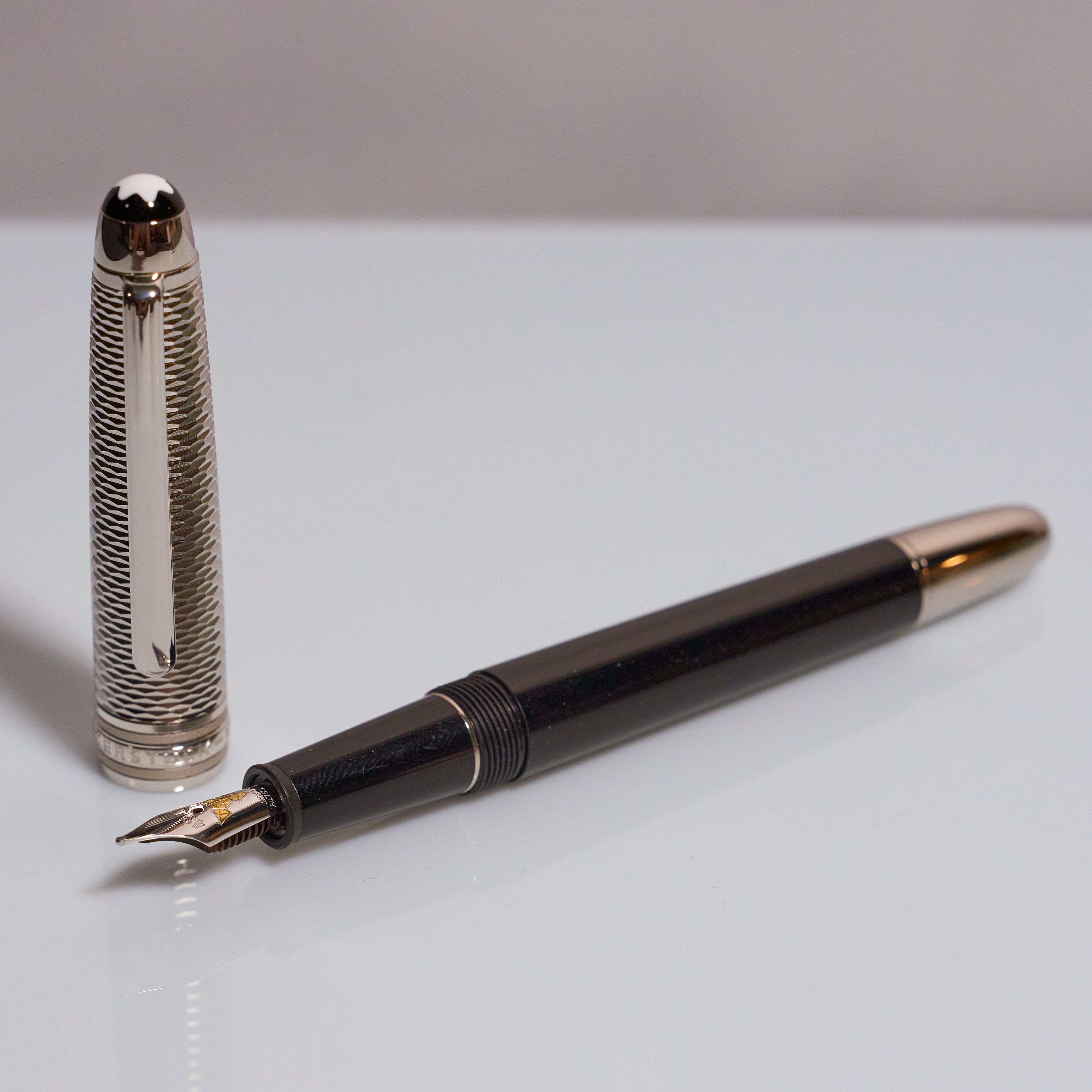 Montblanc Meisterstück Doué Geometry Classique Füllfederhalter Pre-Owned