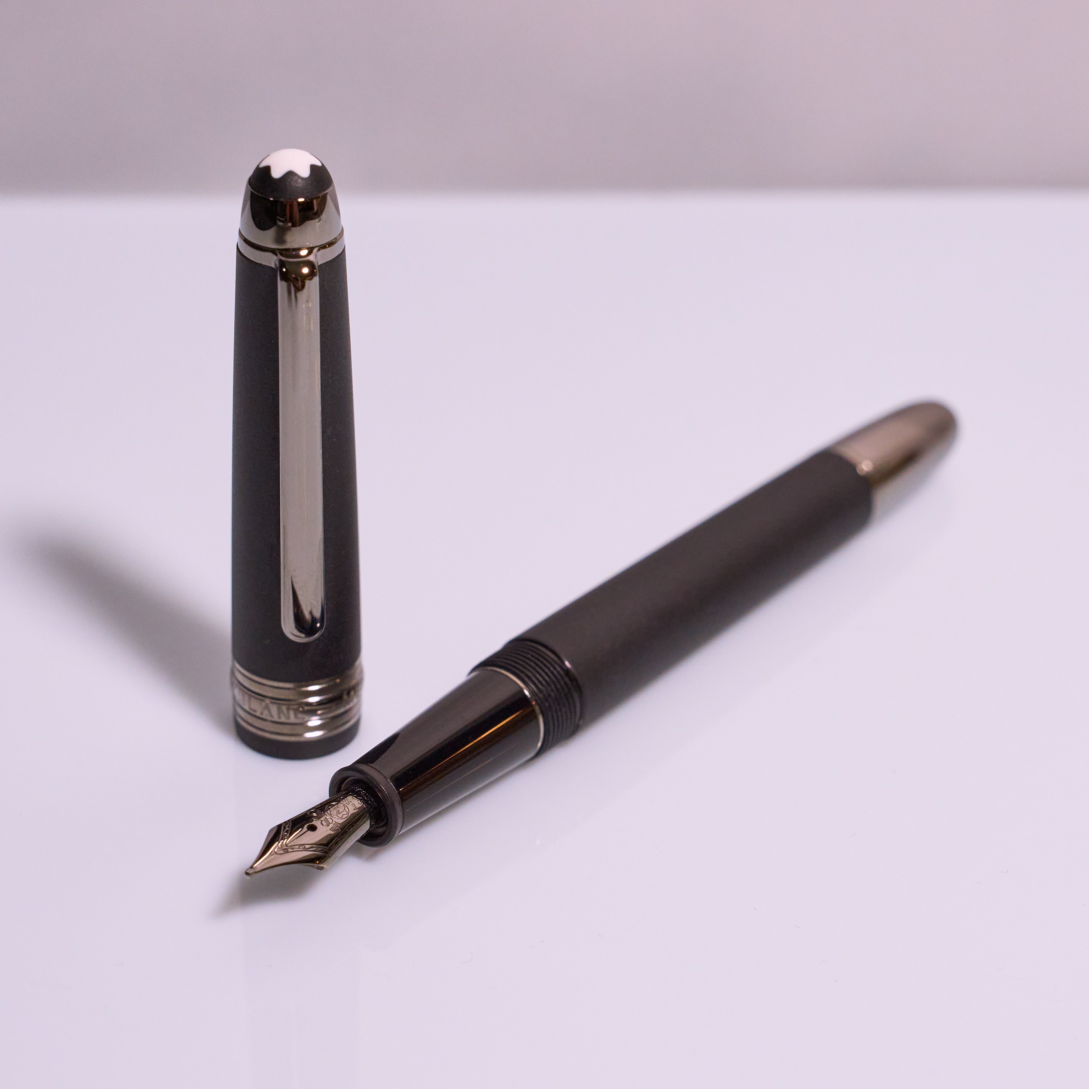 Montblanc Meisterstück Ultra Black Classique Füllhalter Pre-Owned